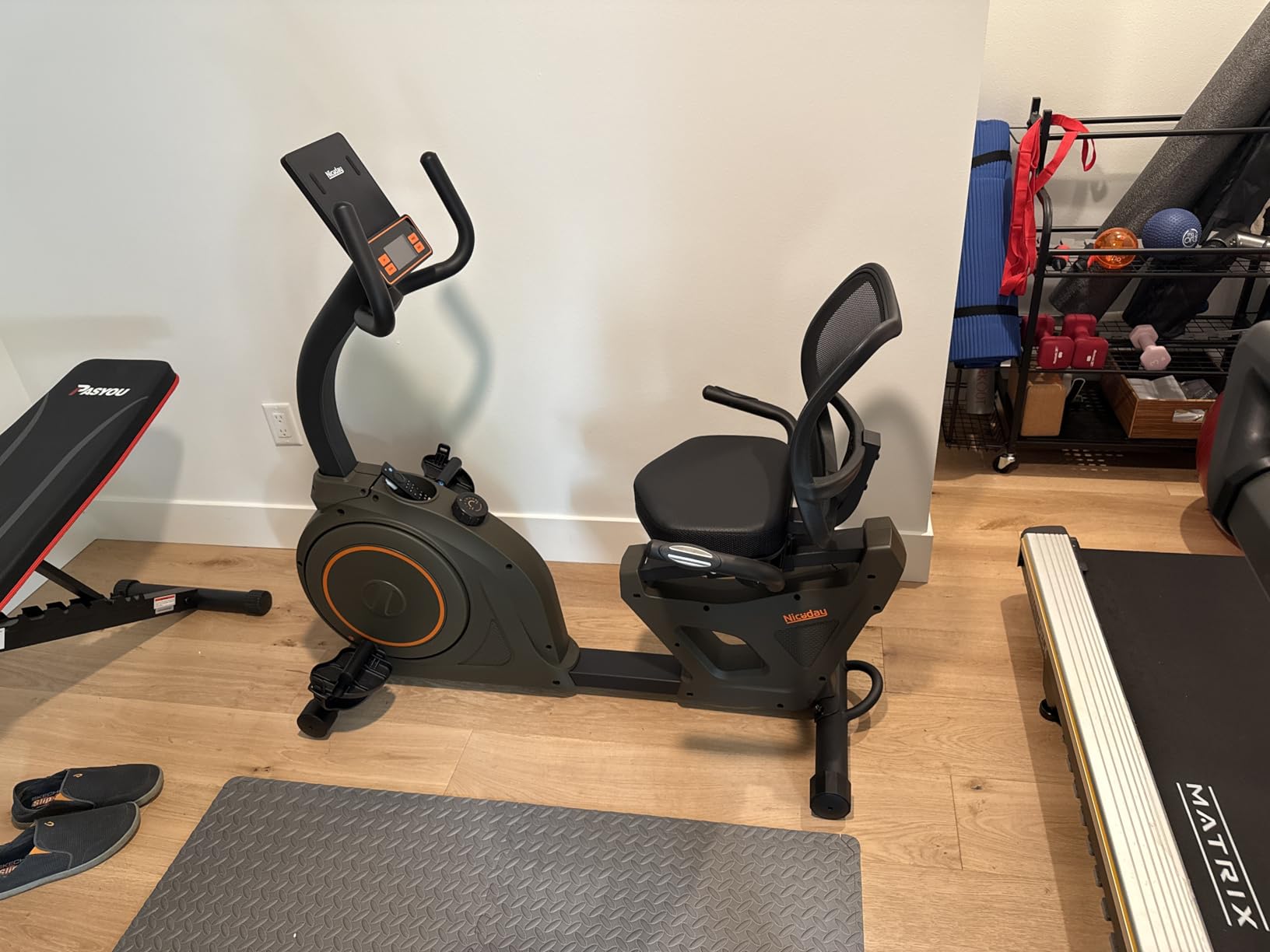 Niceday Recumbent Exercise Bike, Recumbent Bike for Home, Recumbent Stationary Bike 400LBS Weight Capacity, Magnetic Recumbent Bike with Smart APP, LCD Monitor, Heart Rate Handle customer photo 1