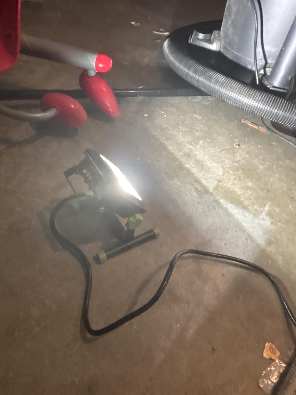 PowerSmith LED Work Light with Metal Stand and Sealed Power Switch 2000 Lumens PWLS020H customer photo 1