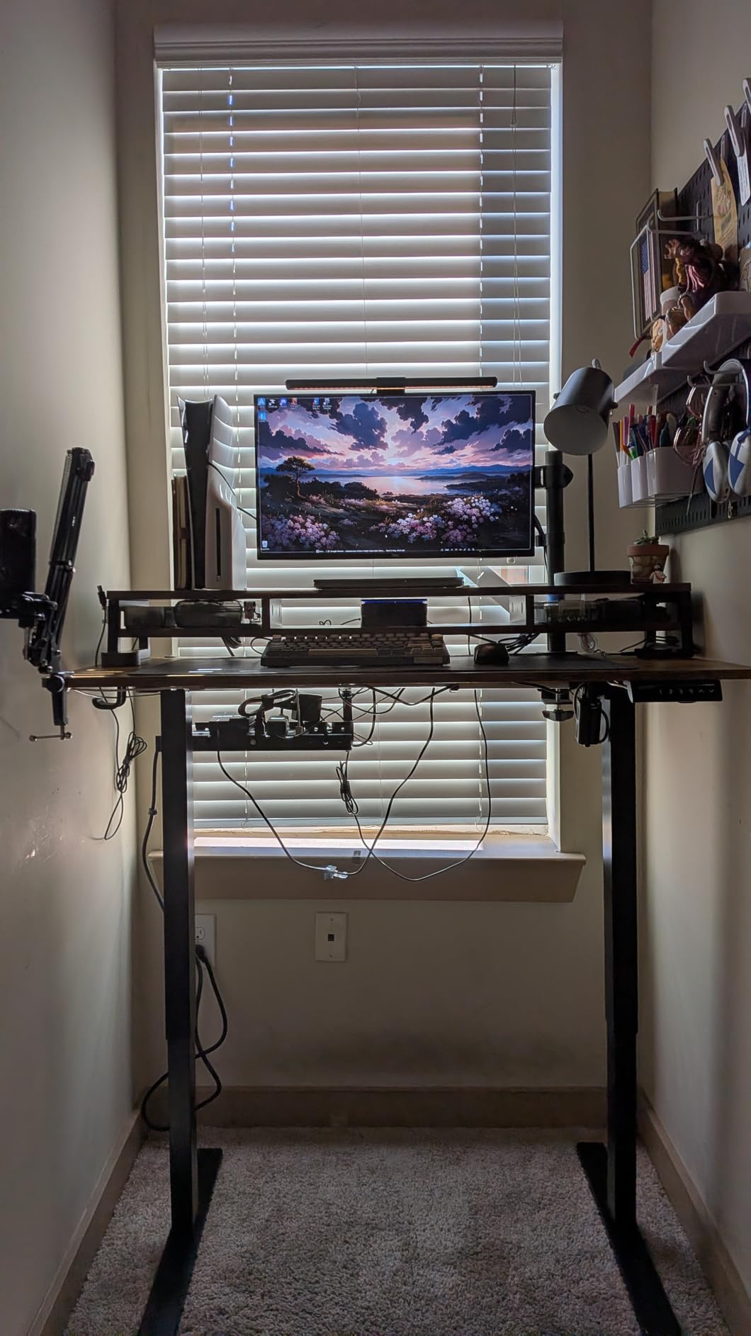 ErGear Height Adjustable Electric Standing Desk, 55 x 28 Inches Sit Stand up Desk, Memory Computer Home Office Desk, Black customer photo 2