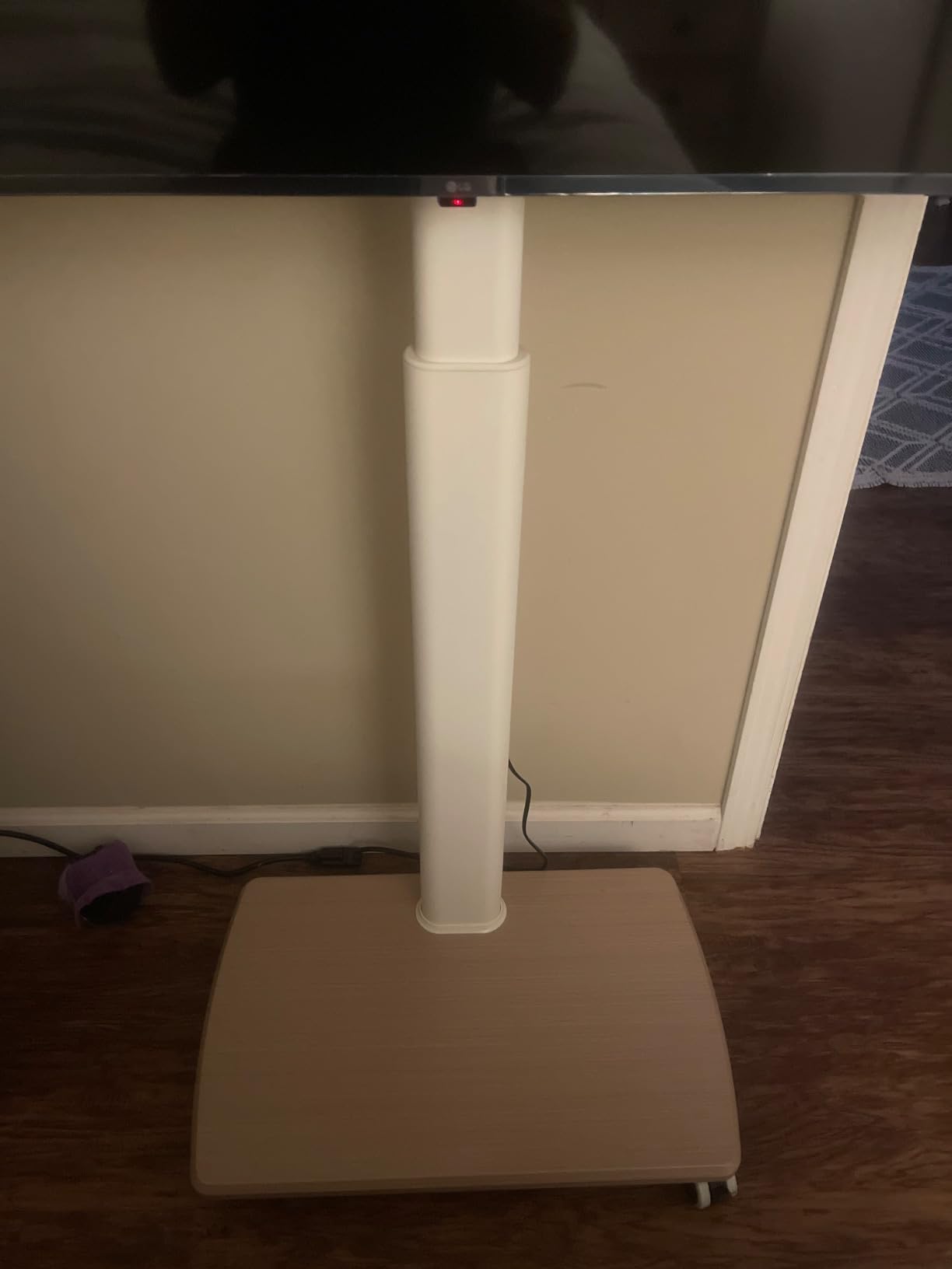 FITUEYES Rolling TV Stand for 32 to 65 70 Inch TVs, Portable Mobile TV Cart on Wheels, Tall Universal TV Floor Stands with Swivel Mount, Fit Corner, Bedroom, Living Room, Small Dorm (White) customer photo 2