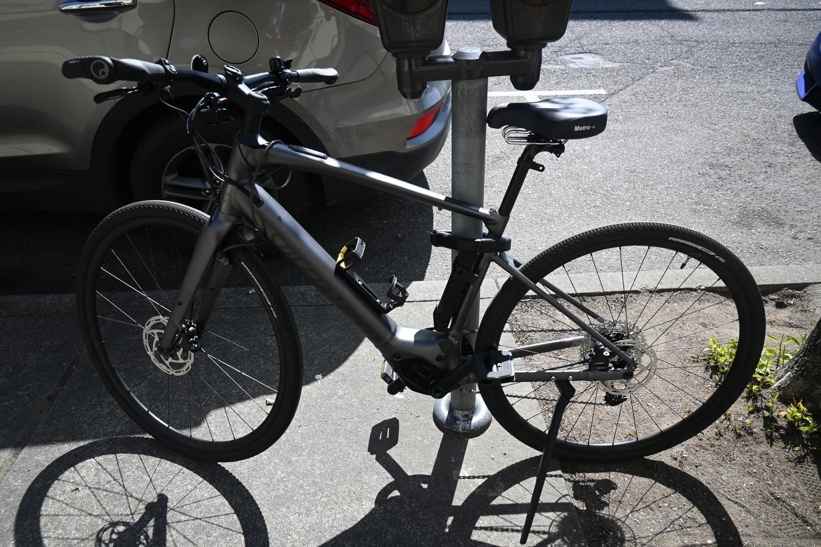 Hiplok D1000 Anti-Angle Grinder Bike Lock | Resists Angle Grinder Attacks | 32mm Shackle with 3 Replaceable Keys | High Security D Lock for Scooter, E-Scooter, Bicycle, E-Bike, Cargo Bike & Motorcycle customer photo 1
