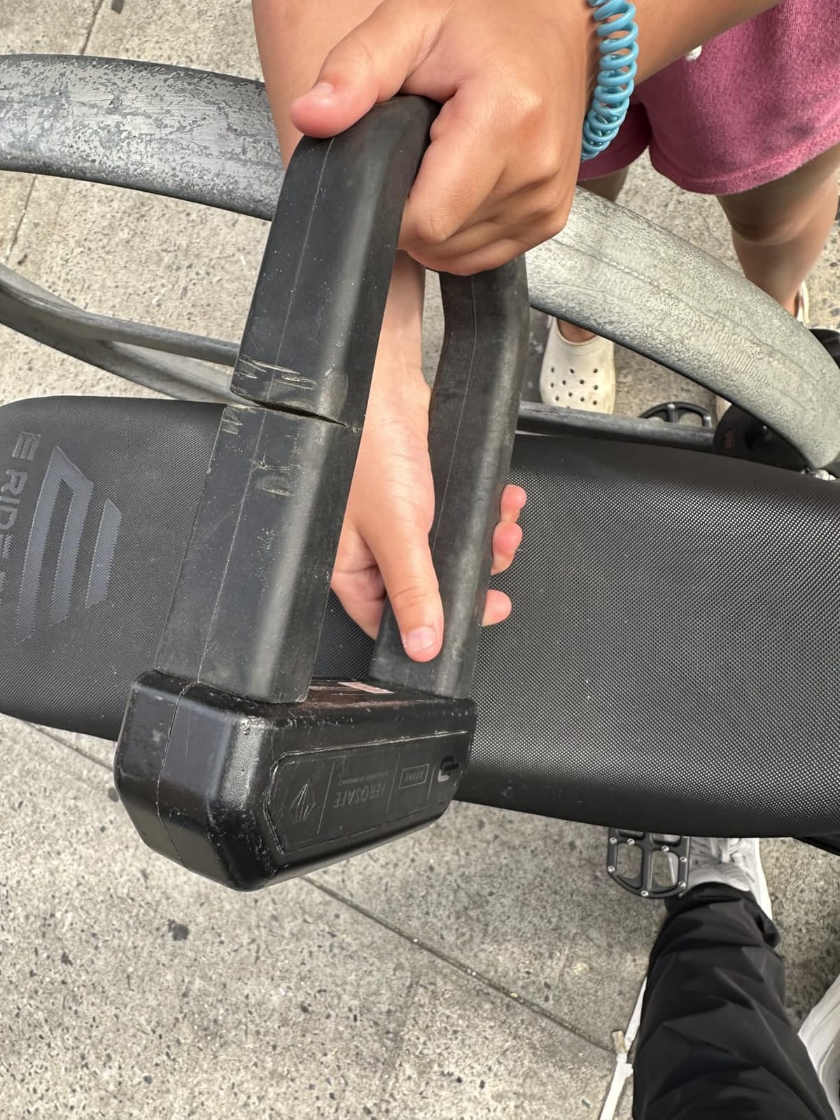 Hiplok D1000 Anti-Angle Grinder Bike Lock | Resists Angle Grinder Attacks | 32mm Shackle with 3 Replaceable Keys | High Security D Lock for Scooter, E-Scooter, Bicycle, E-Bike, Cargo Bike & Motorcycle customer photo 2