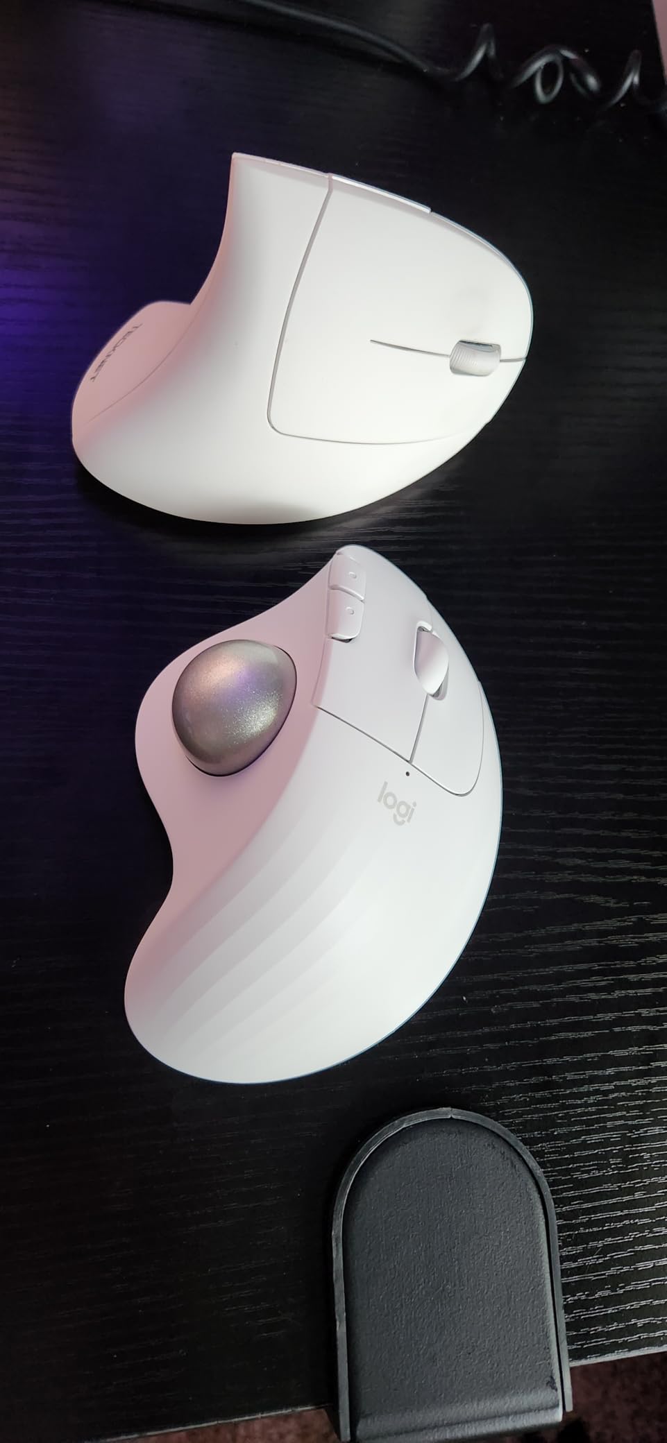 Logitech Ergo M575S Wireless Trackball Mouse, Wireless Ergonomic Mouse with Bluetooth and Encrypted Dongle, Comfortable Thumb Control, Precise and Smooth Tracking, for PC/Mac - Graphite Blue Ball customer photo 1