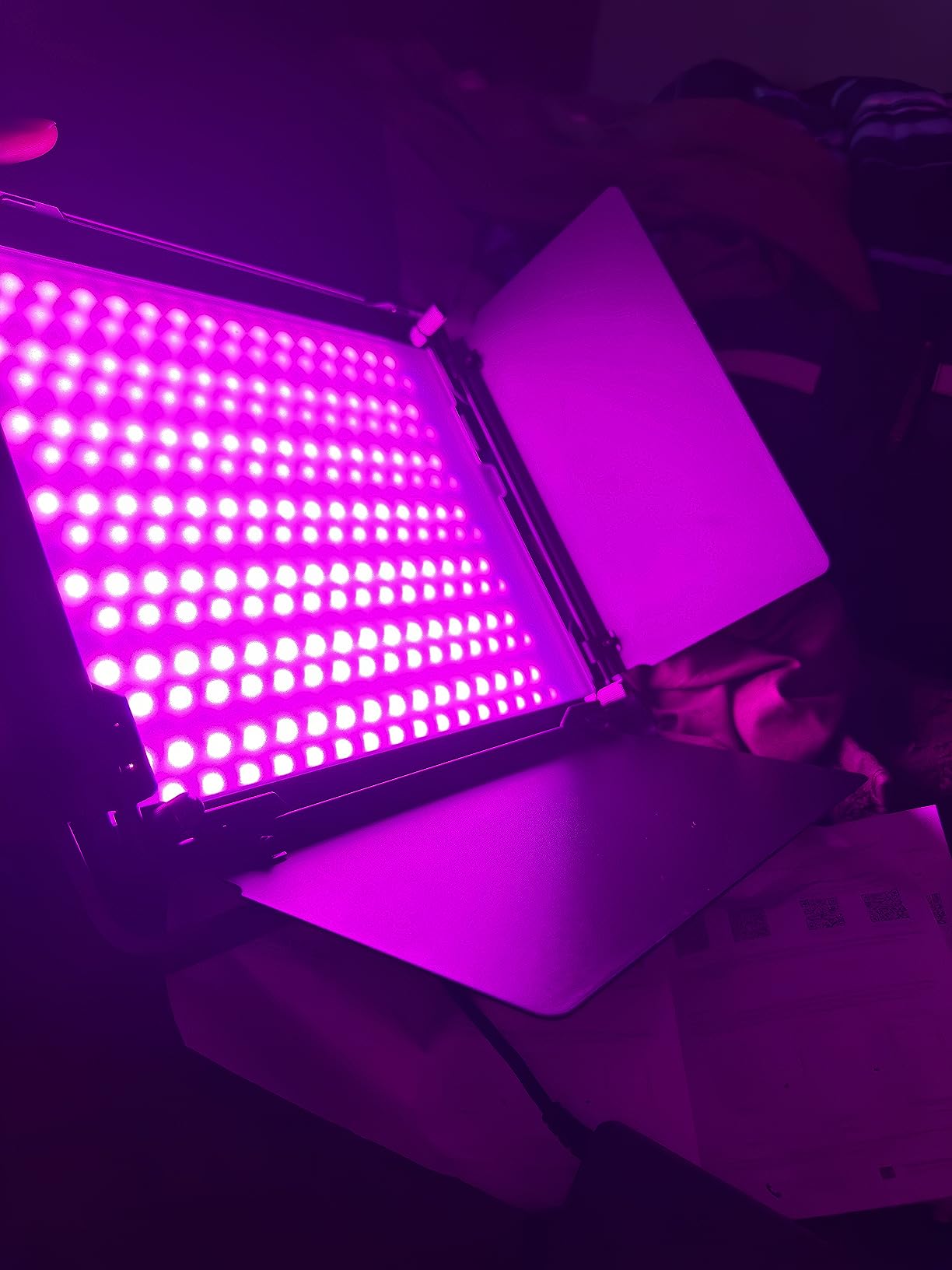NEEWER RGB1200 RGB LED Video Light Panel with APP/2.4G Control, 60W Studio Photography Lighting 22000Lux@0.5m/1% Precise Min Dimming/360° Full Color/ CRI97+/TLCI98+/2500K-8500K/18 Effect with Barndoor customer photo 2