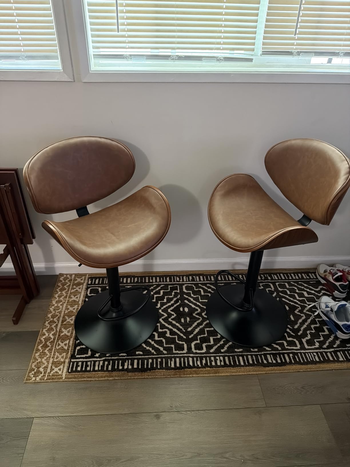 YaFiti Swivel Bar Stools Set of 2, Bar Stools for Kitchen Counter, Black customer photo 1