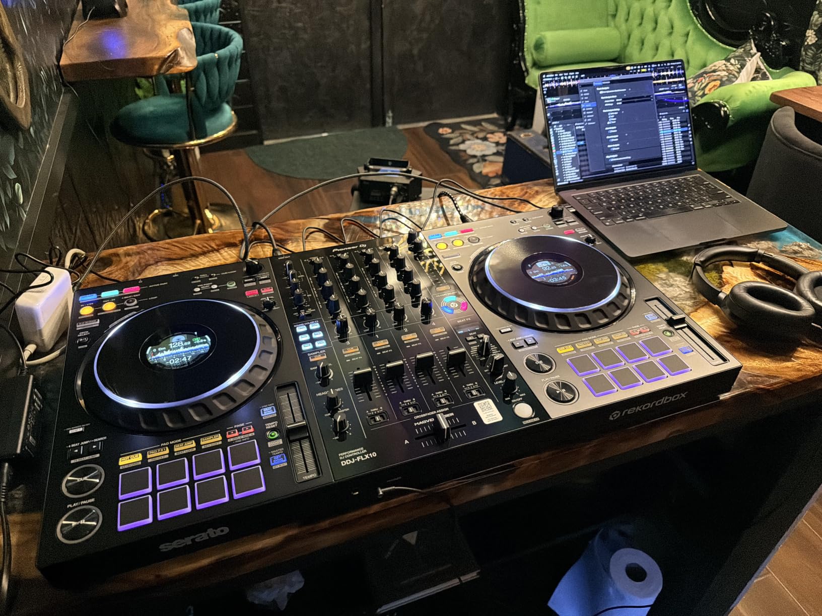 Pioneer DJ DDJ-FLX10 4-Channel DJ Controller, Track Separation, Black customer photo 2