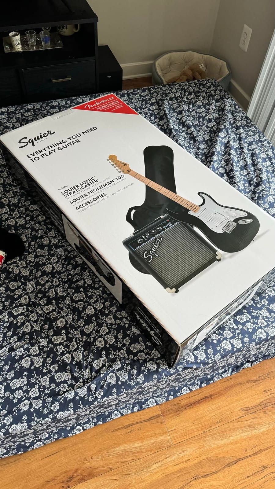 Squier Sonic Stratocaster Electric Guitar Pack, Black, Maple Fingerboard, with Gig Bag, 10G Amp, and Accessories customer photo 2