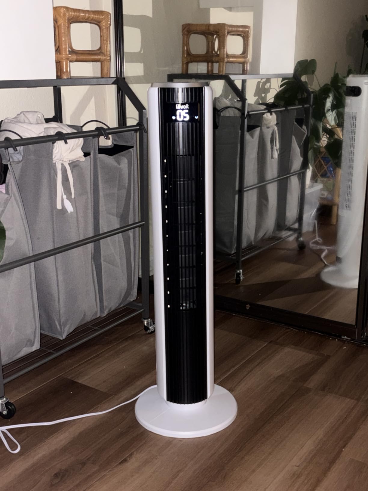 LEVOIT Tower Fan for Bedroom, 90° Oscillating Standing Fan with 28dB Quiet for Sleep, 28ft/s Velocity, 12H Timer, 5 Speeds 4 Modes, Remoter, Bladeless Room Fan for Home, Office, Indoor, 36 inch, White customer photo 1