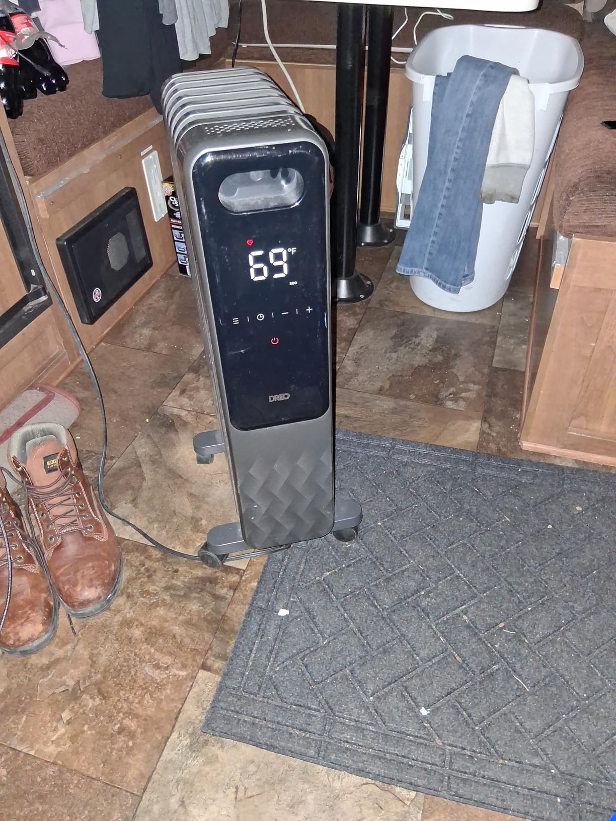DREO Oil Filled Radiator Heater, Electric Heaters for Indoor Use Large Room, Digital Thermostat, ECO, Remote Control, 4 Modes, Child Lock, Overheat & Tip-Over Protection, 24h Timer, 1500W, Grey customer photo 2