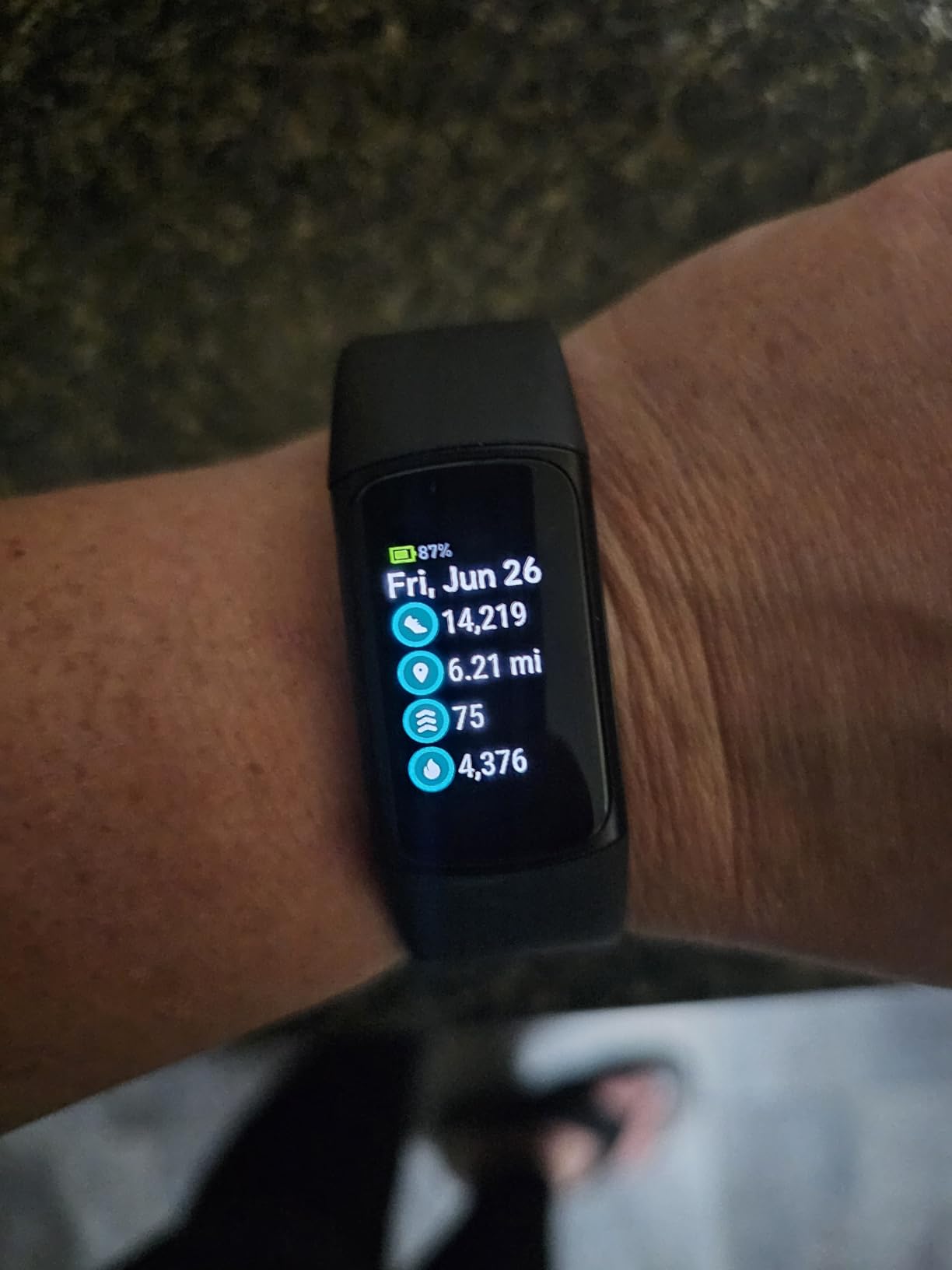Google Fitbit Charge 6 - Fitness Tracker - Obsidian/Black | Google apps, heart rate on exercise equipment, 3-month Google Health Premium membership included customer photo 2
