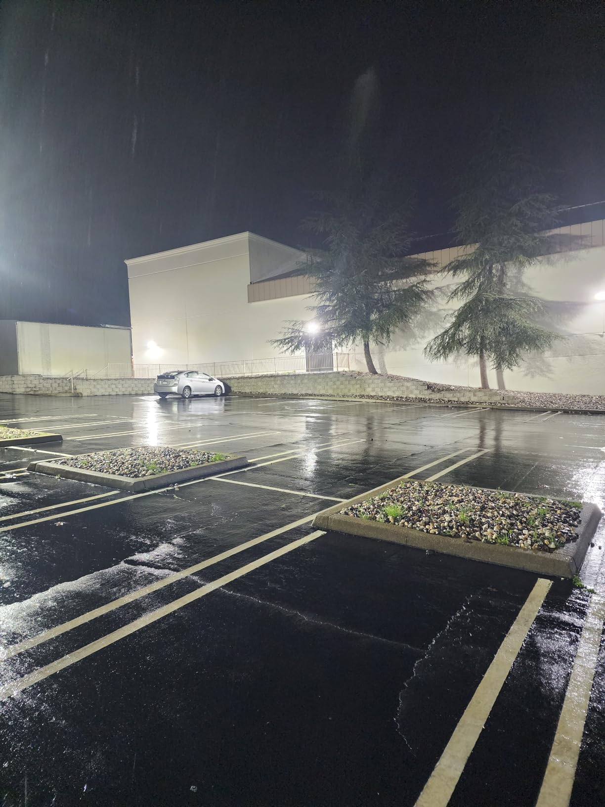 Juyace 3 Pack 240W LED Commercial Flood Light for Stadium Parking Building | 36000LM,Photocell,5000K Daylight,IP65 Waterproof,Super Bright,Commercial Security Lighting,Sport Court Arena Field customer photo 2