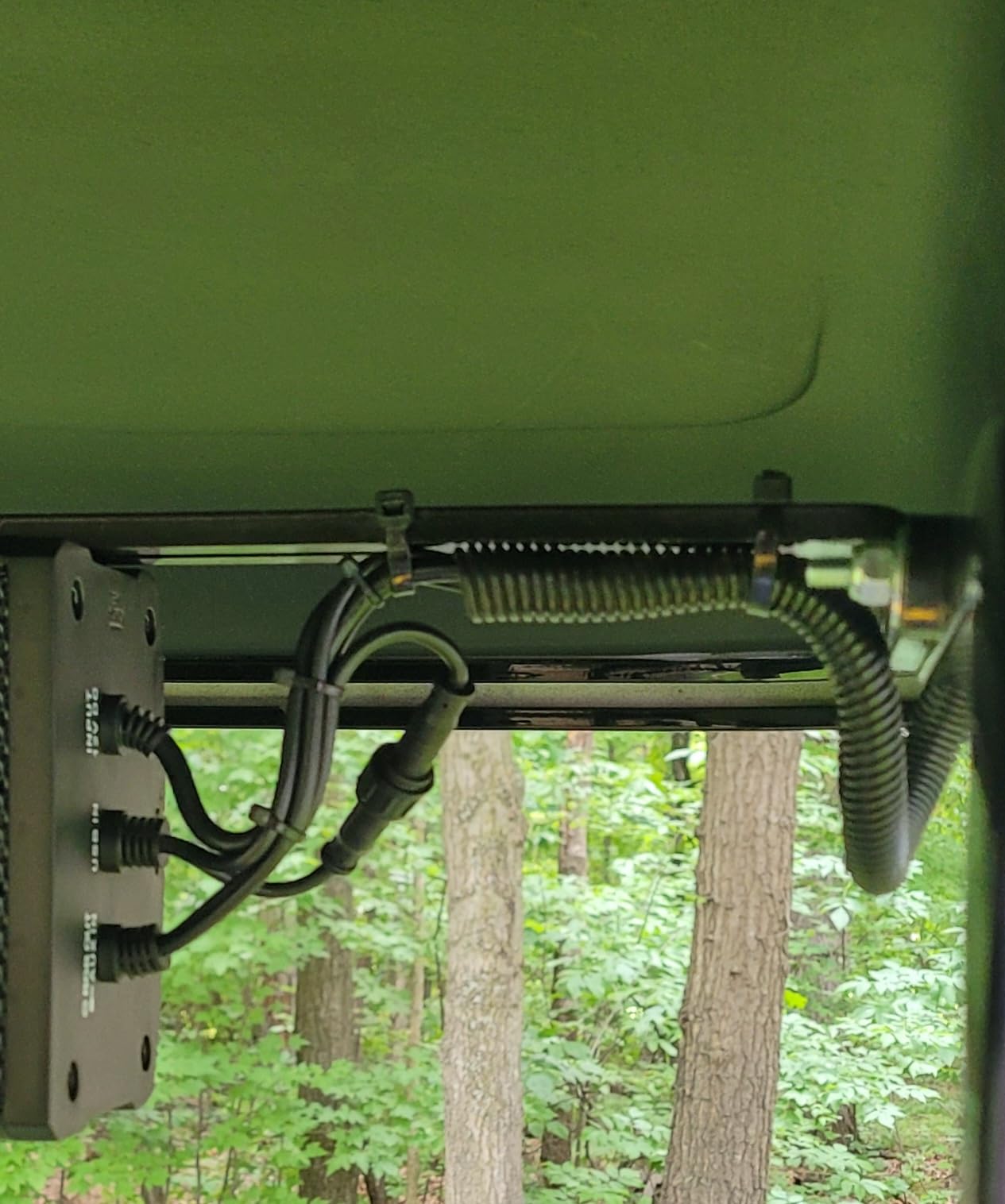 KEMIMOTO 6-Speaker Metal UTV Sound Bar Compatible with RZR Can-Am Golf ATV | 25-inch, IP65 Water Resistant, Fits 1.25-2 inch Roll Bar, Clear Audio SxS Soundbar customer photo 1