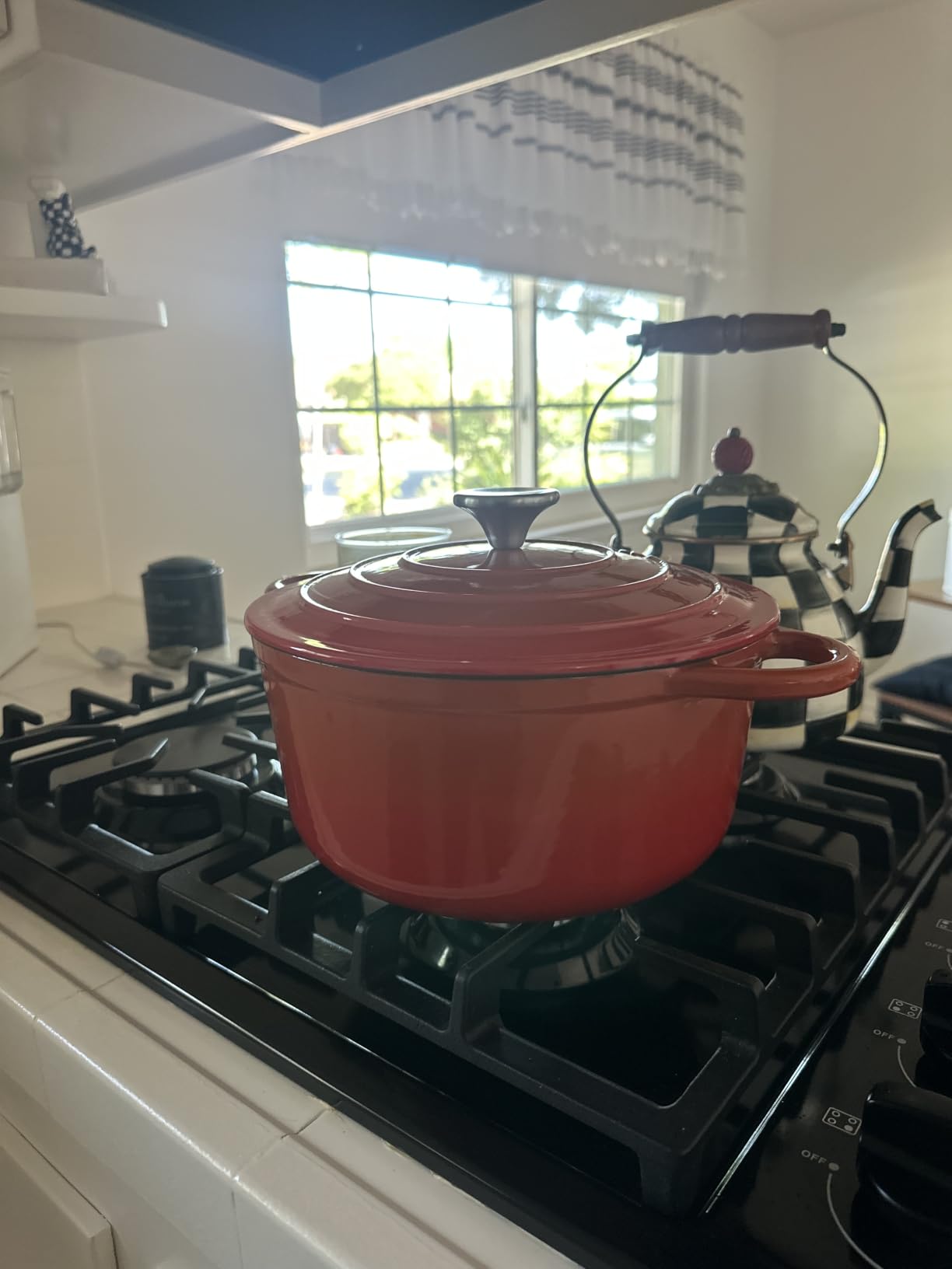 Nuovva Enamelled Cast Iron Dutch Oven Pot with Lid-6.4 Quart Non Stick Casserole Pot-Heavy Duty & Oven Safe up to 500° F for Bread Baking, Braising, Stews, Roasting - 28cm Dark Blue customer photo 2