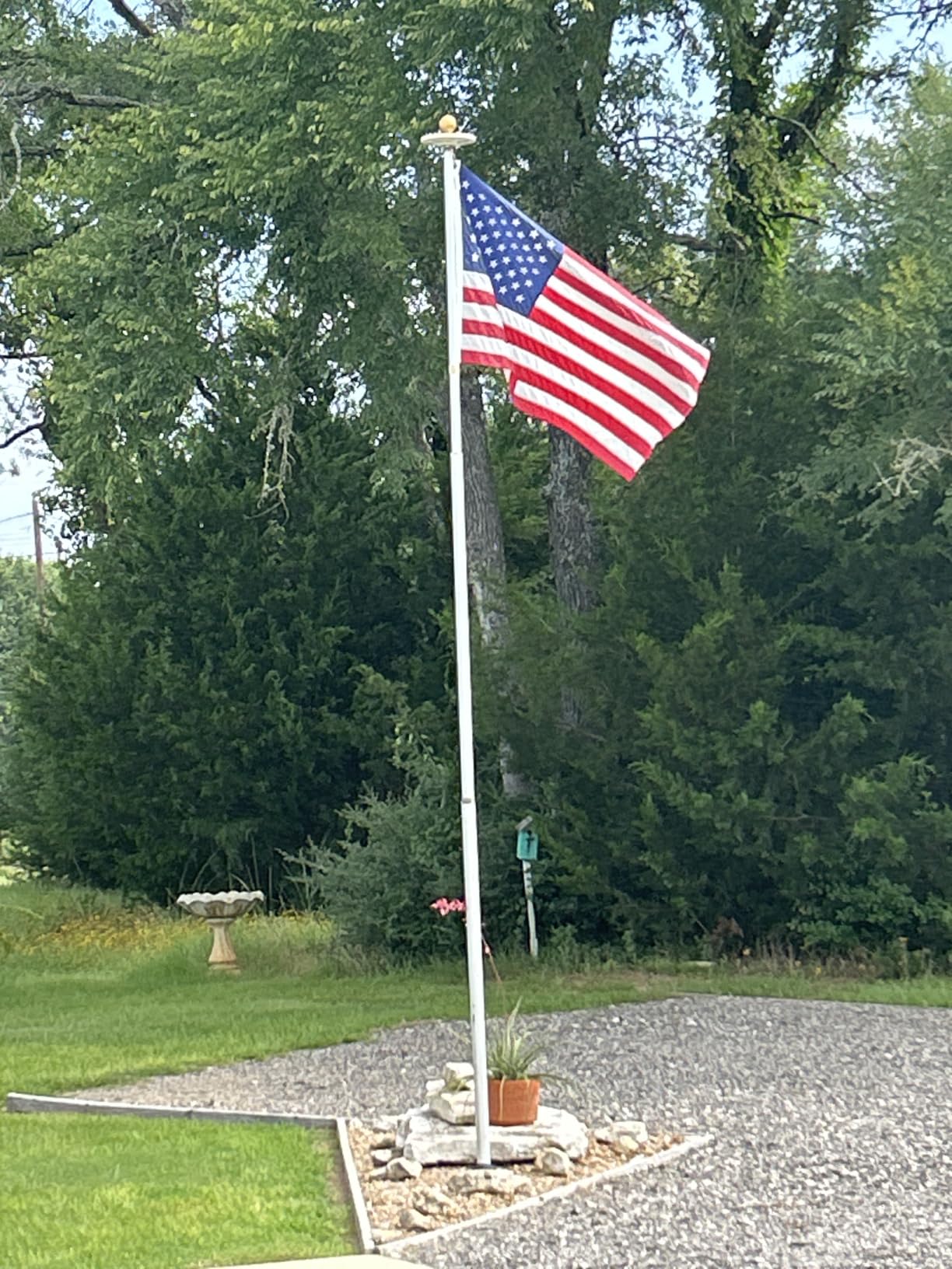 Solar Flag Pole Light, 160 LED 2000Lumens, 16 H Lighting for 15-30 Ft Poles | Solar Powered, 4000 mAh, Full Flag Coverage, IP65 Waterproof, Dusk to Dawn Auto On/Off, Multi-Angle, Rechargeable, White customer photo 2