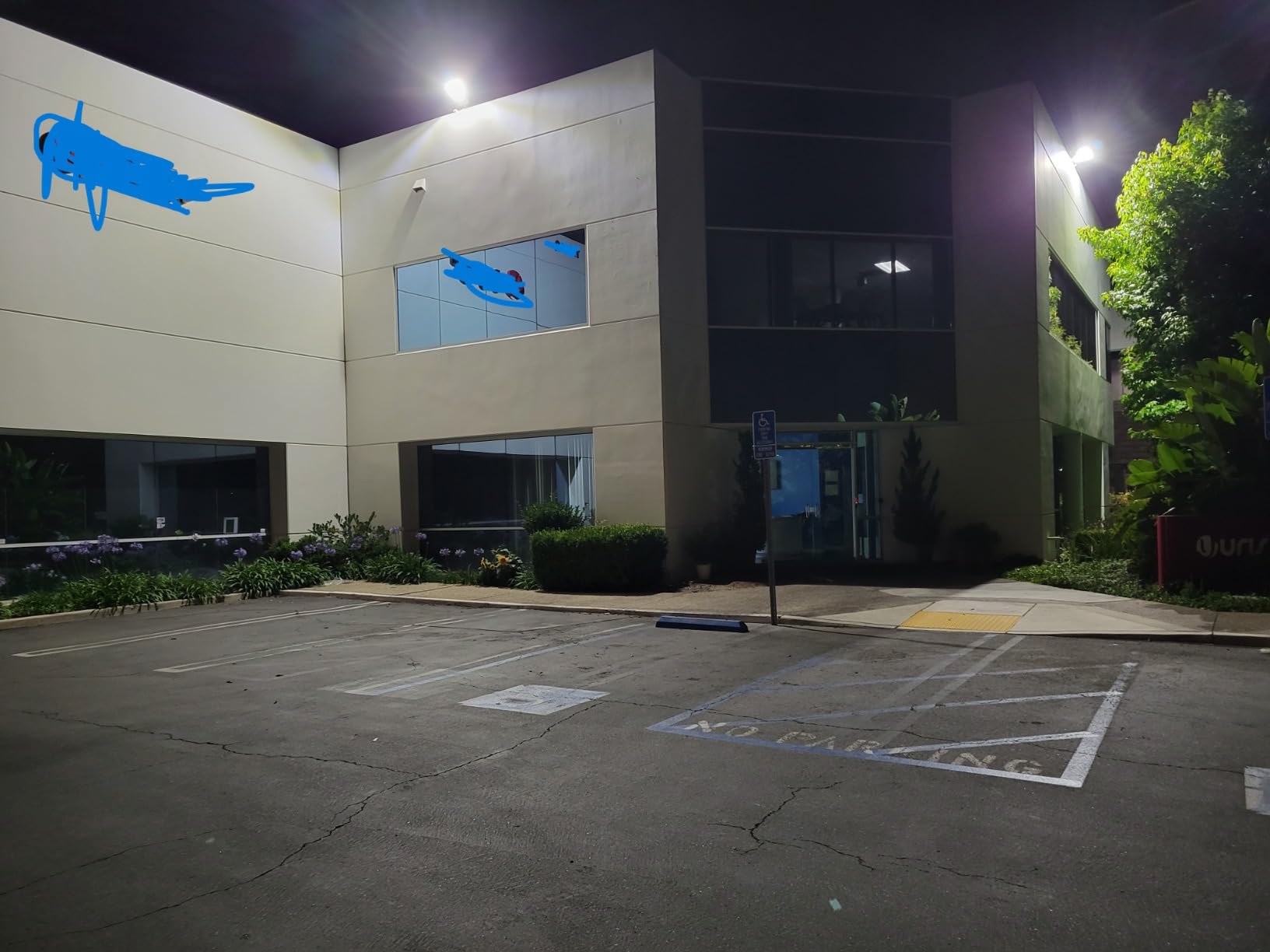 YXL LED Parking Lot Light, 200W LED Shoebox Light with Dusk to Dawn Photocell, 28000LM 5000K Daylight Arm Mount, IP65 Waterproof, LED Area Light for Parking Lot Sports Stadium, 3 Pack customer photo 1