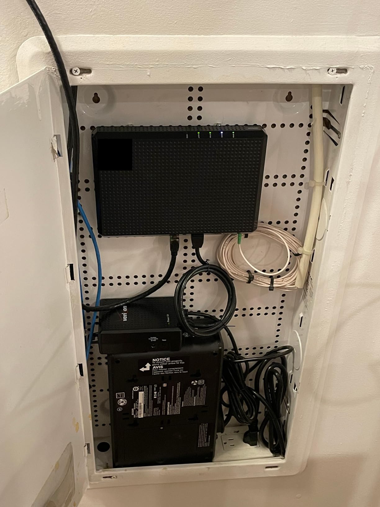 Eaton Tripp Lite BC850R 850VA Small UPS 450W Battery Backup Surge Protector, 5 Outlets customer photo 2