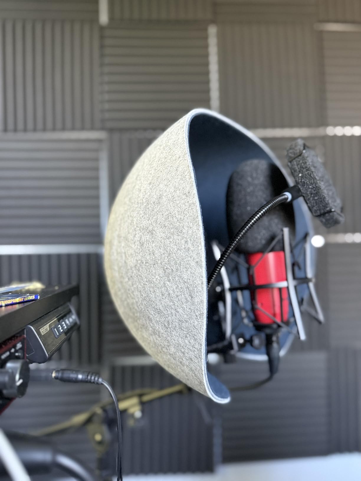 Microphone Isolation Shield,Aokeo Professional Recording Studio Equipment,360° Music Studio Mic Shield,Suitable for of Blue Yeti, Snowball iCE, HyperX QuadCast, SoloCast,Etc Recording Microphones customer photo 1