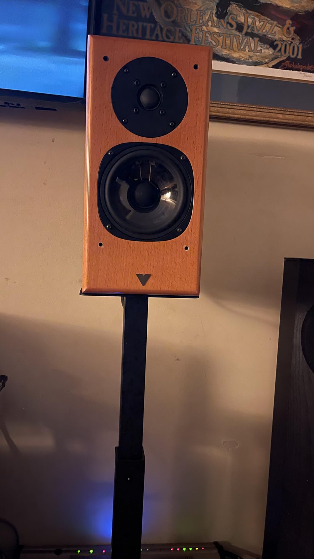 Adjustable Bookshelf Speaker Stands Pair, 20-27.5 Inch All-Metal Heavy Duty Holds 100lbs Universal for Surround Sound with Cable Management customer photo 2