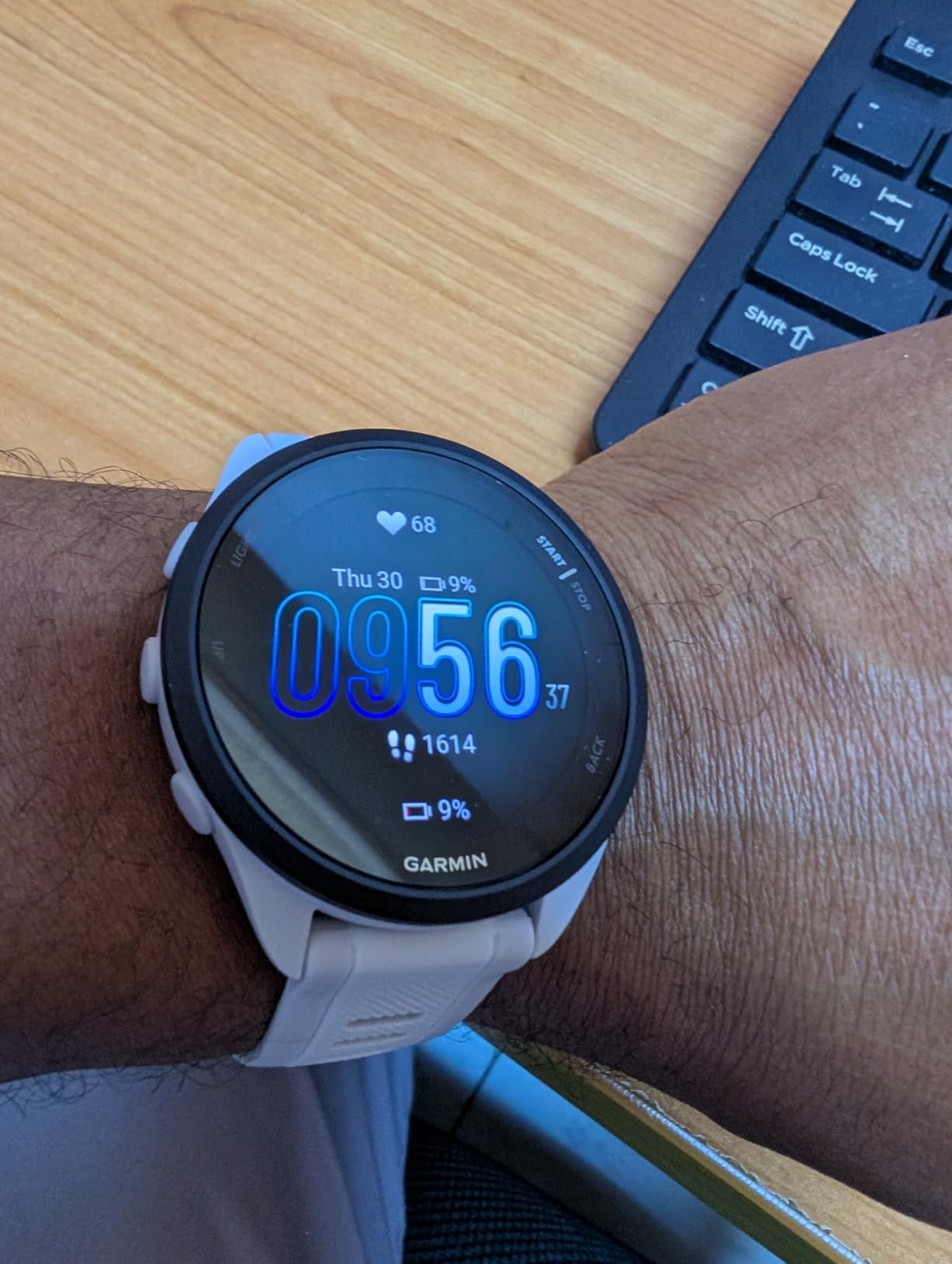Garmin Forerunner 165, Running Smartwatch, 43mm, Whitestone customer photo 2
