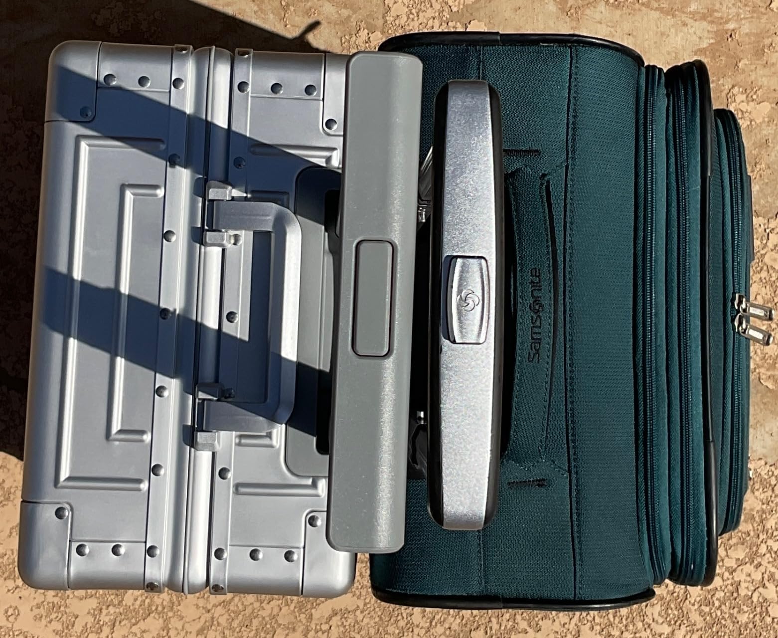 All Aluminum 20'' Luggage with Removable Spinner Wheels,Provide Spare Wheels.Carry on Luggage 22 x 14 x 9 Airline Approved Lightweight Metal Hard Shell Zipperless Suitcase customer photo 1