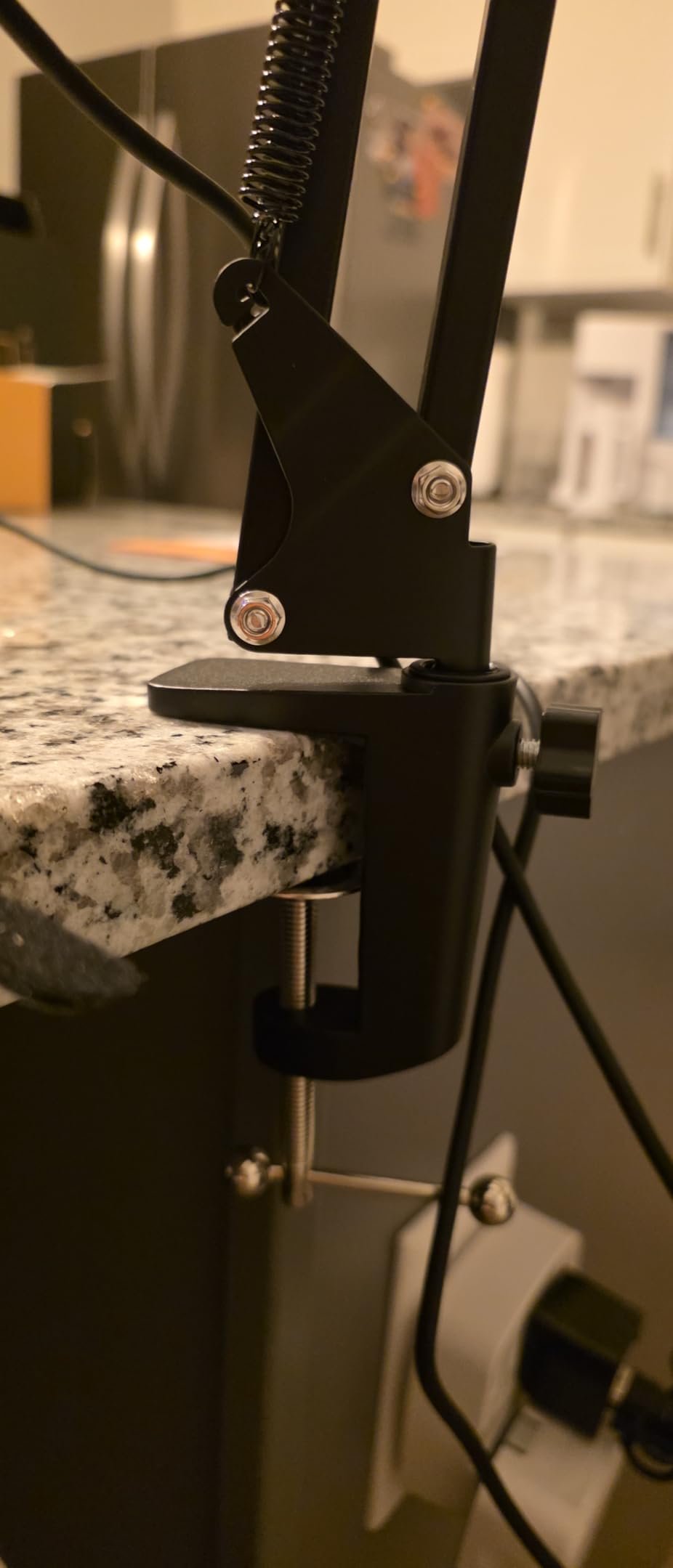 MAONO Boom Arm Microphone Stand BA20: Adjustable Metal Suspension Mic Boom Arm for Podcast Gaming Streaming Recording customer photo 1