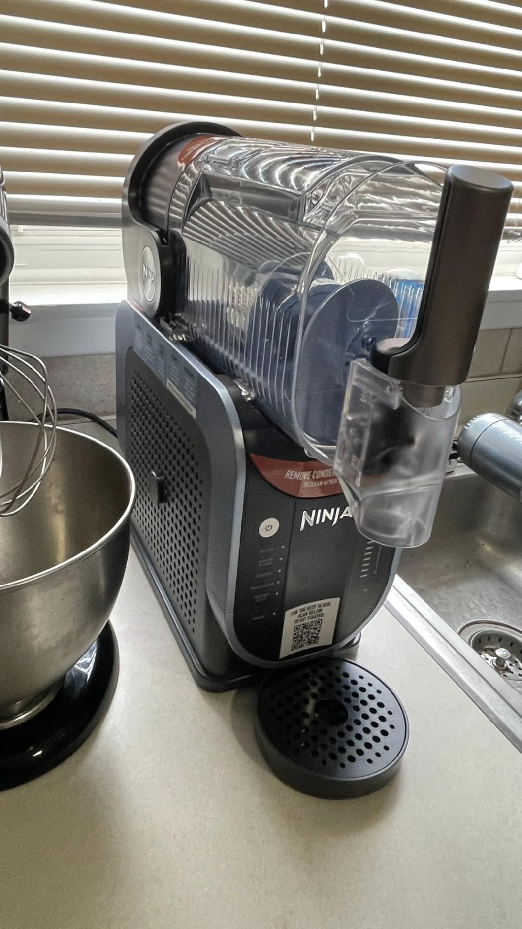 Ninja SLUSHi Professional Frozen Drink Maker, 7+ Servings, Black, FS301 | No Ice Needed, 5 Preset Programs, Rapid Chill Technology, 88-Oz Easy-Fill Vessel, Dishwasher Safe Parts customer photo 1