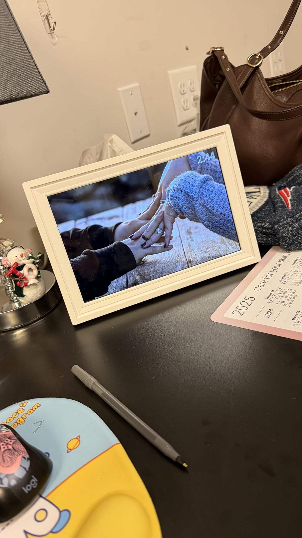 Frameo Digital Picture Frame, 10.1'' Frameo Digital Frame Wifi, 32GB, 1280*800 HD Touch Screen Digital Photo Frame, Wall Mountable, Auto-Rotate, Share Instantly, Wedding, Birthday Gifts for Women, Mom customer photo 1