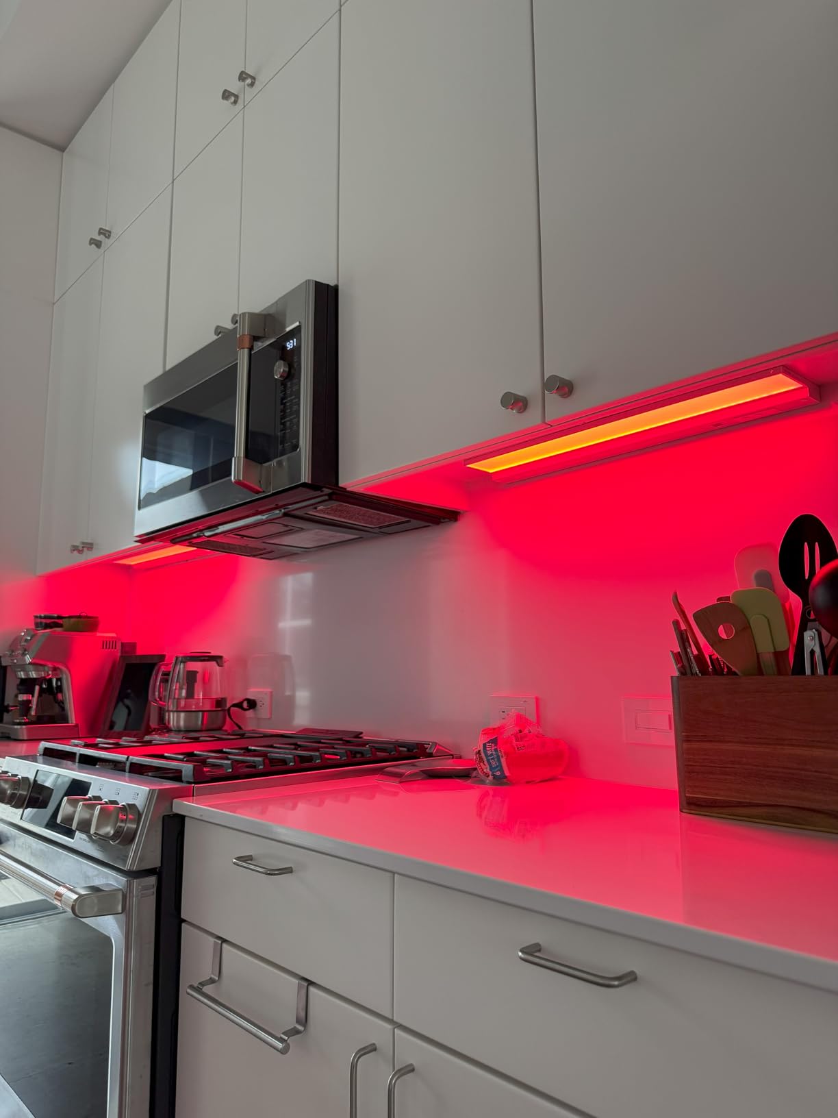 Cync GE Reveal HD+ Smart LED Undercabinet Bar Light, 24in, Color Changing & Tunable White 2000K to 7000K, Wi-Fi, Works with Alexa & Google Home, Plug-in or Direct Wire, No Hub Required customer photo 2