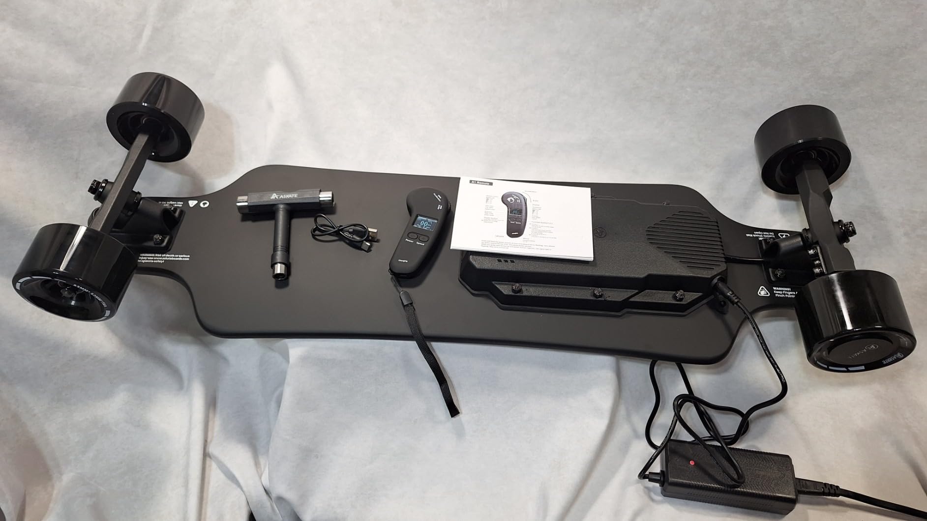 A1 Electric Skateboard with Remote, Range Up to 17 Miles, 8 Ply Canadian Maple, Suitable for Younger Beginners customer photo 1