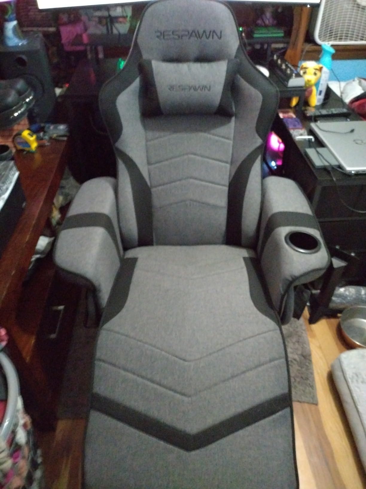 RESPAWN 900 Console Gaming Recliner with Footrest and Lumbar Support - Comfortable Ergonomic Gaming Chair with Headrest, No Wheels, Reclining, Heavy Duty, Racing Style Video Game Chairs - Gray Fabric customer photo 1