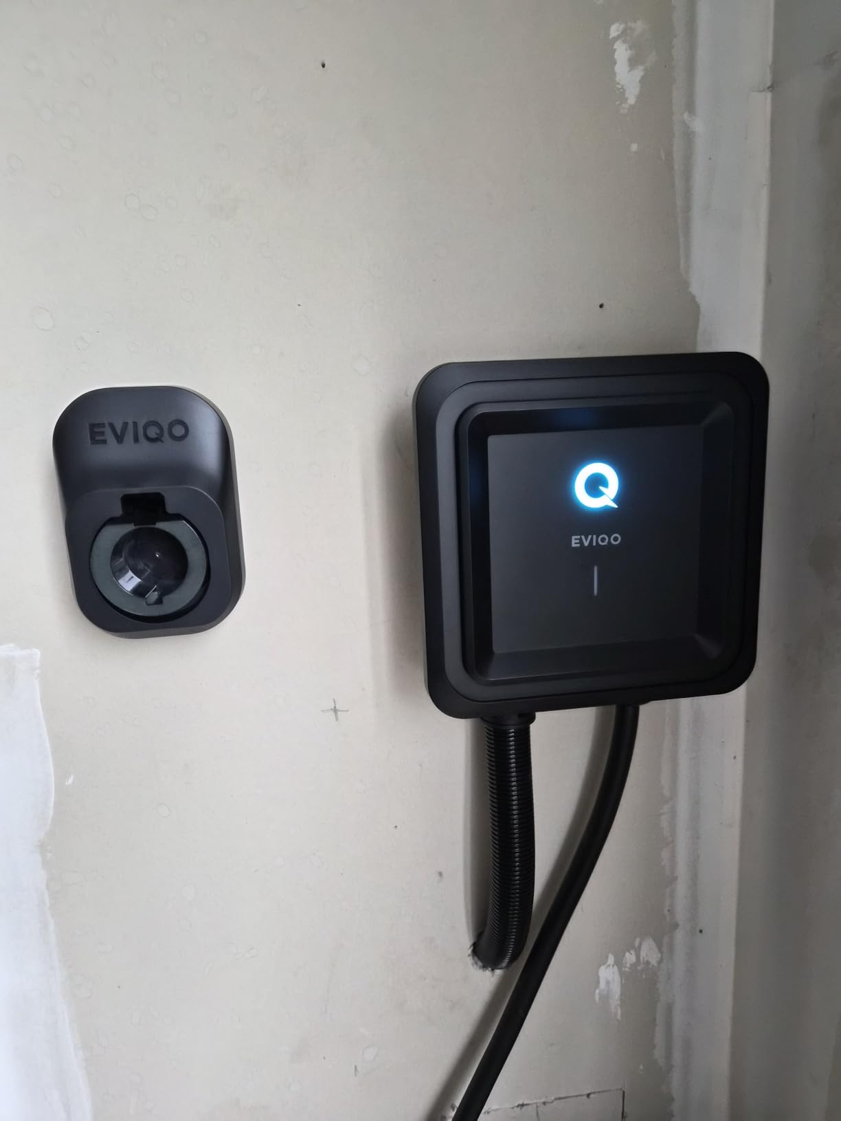 EVIQO Level 2 EV Charger, 40 Amp 240V, J1772 for Non-Tesla EVs, 25ft Cable, WiFi (2.4GHz) Smart App, Weatherproof Indoor/Outdoor (IP66, NEMA 4), UL & ETL Certified, NEMA 14-50 Plug-in, 9.6kW customer photo 2
