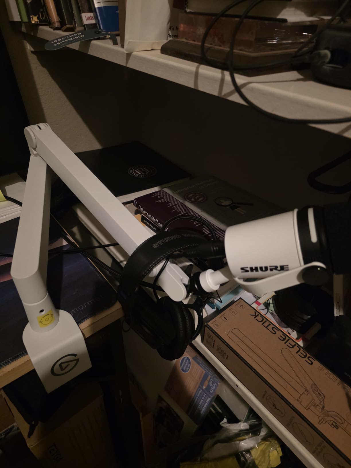 Elgato Wave Mic Arm Pro, Gas Spring Microphone Arm | Supports up to 3kg, Silent gas-spring adjustment, Hidden cable channels, Padded clamp customer photo 1