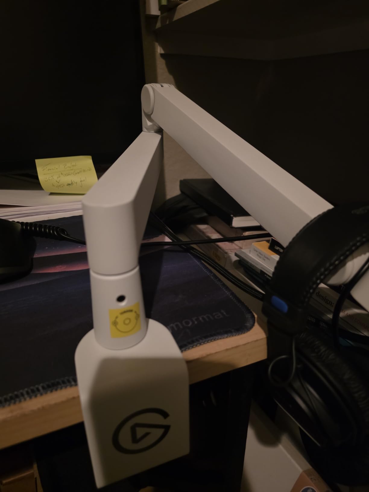 Elgato Wave Mic Arm Pro, Gas Spring Microphone Arm | Supports up to 3kg, Silent gas-spring adjustment, Hidden cable channels, Padded clamp customer photo 2