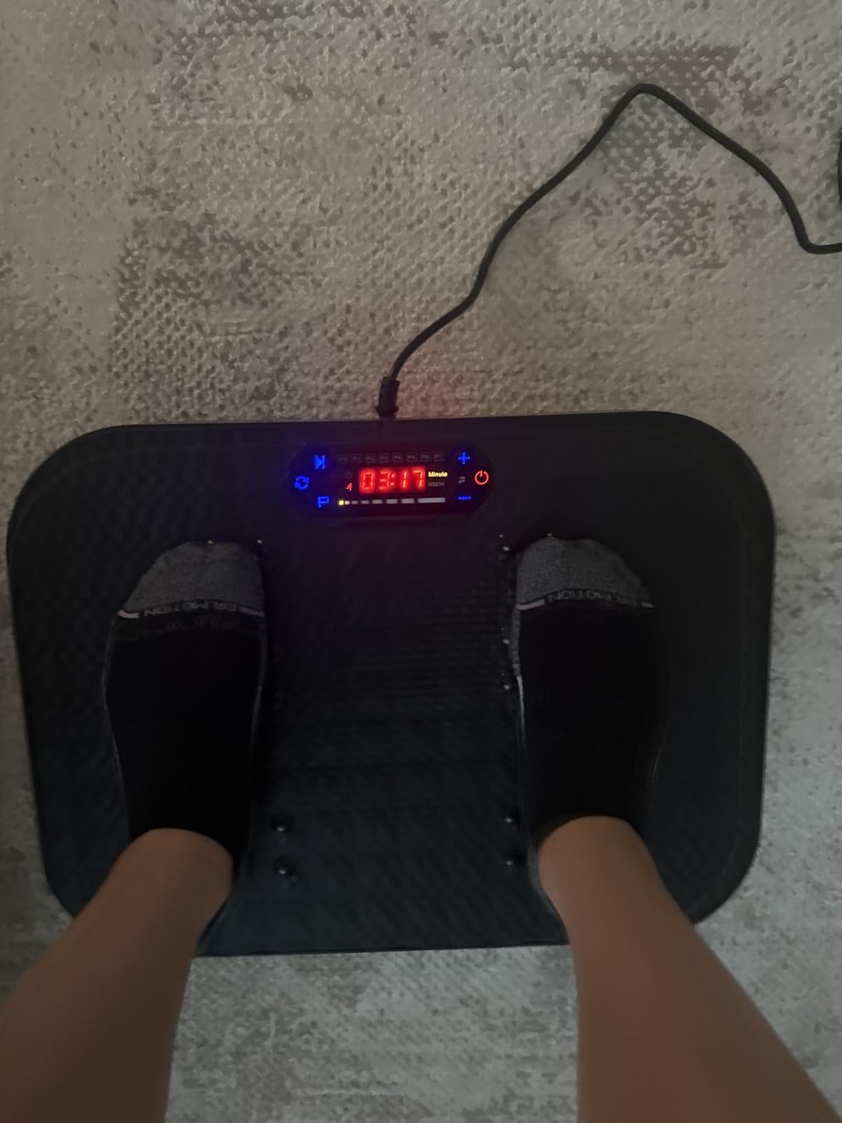 SEDOZIK Vibration Plate for Lymphatic Drainage with Bands Bluetooth | 2026 Upgraded 450 Lbs Capacity Full Body Vibrating Plate Exercise Machine customer photo 2