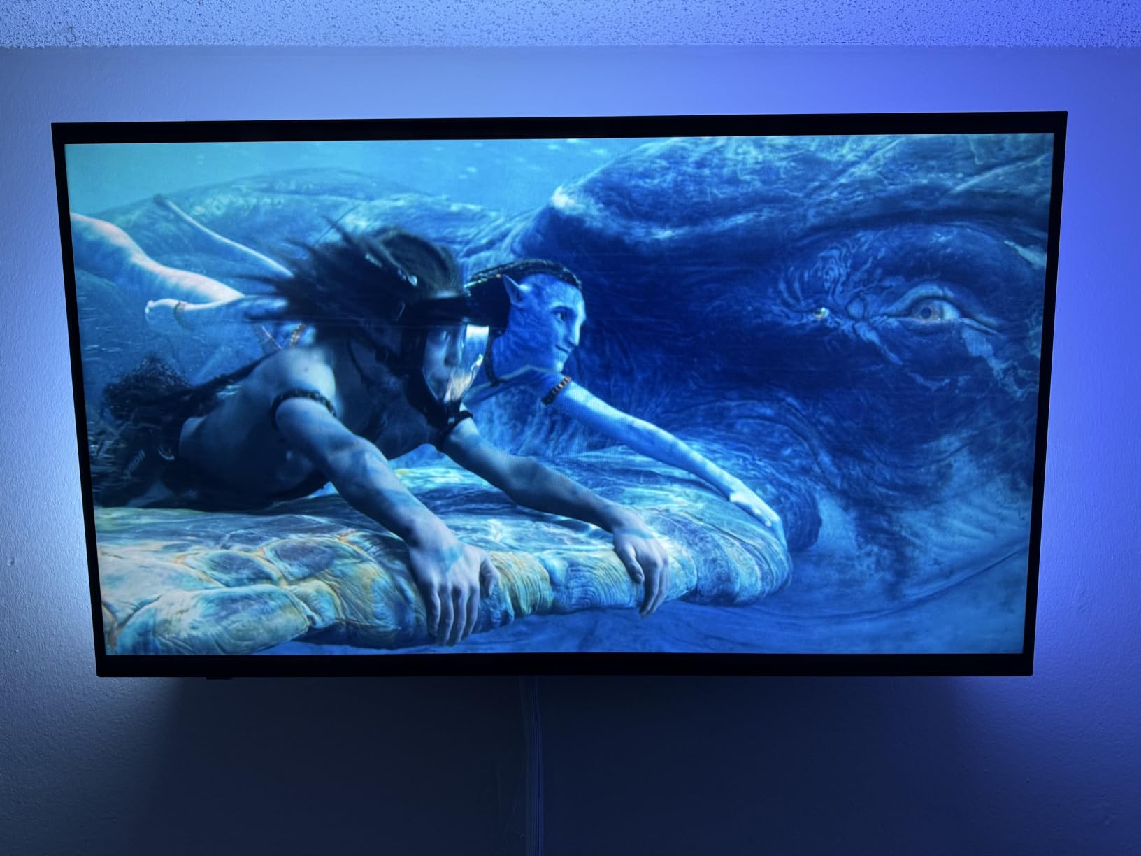 Philips Hue Play HDMI Sync Box 8K, 1-Pack | Syncs up to 10 Hue Lights, Video Games, Movies and Music, Requires Bridge, Supports Dolby Vision HDR10+ customer photo 1