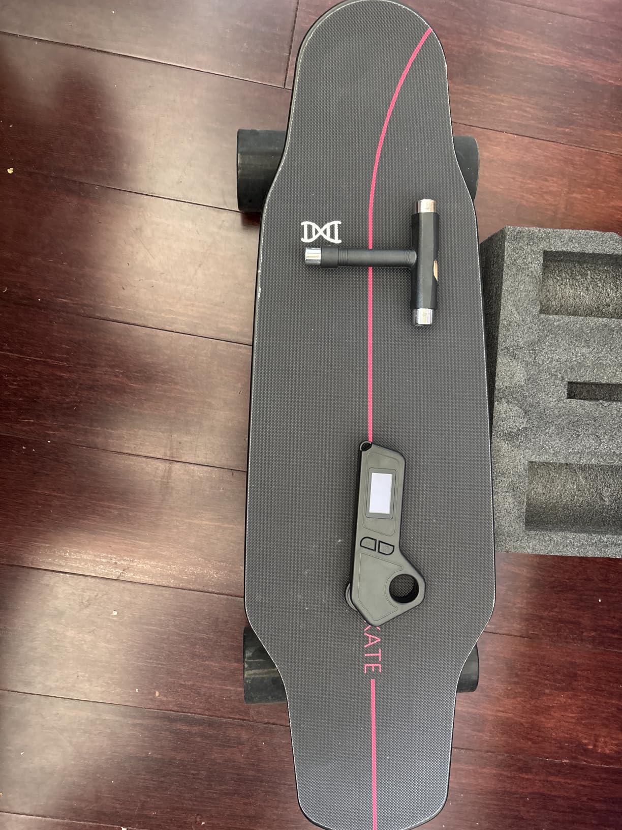 M8 Electric Skateboard with Remote, 15 MPH Top Speed, 9 Miles Range, 400W Hub-Motor, Skateboard for Adults & Teens customer photo 1