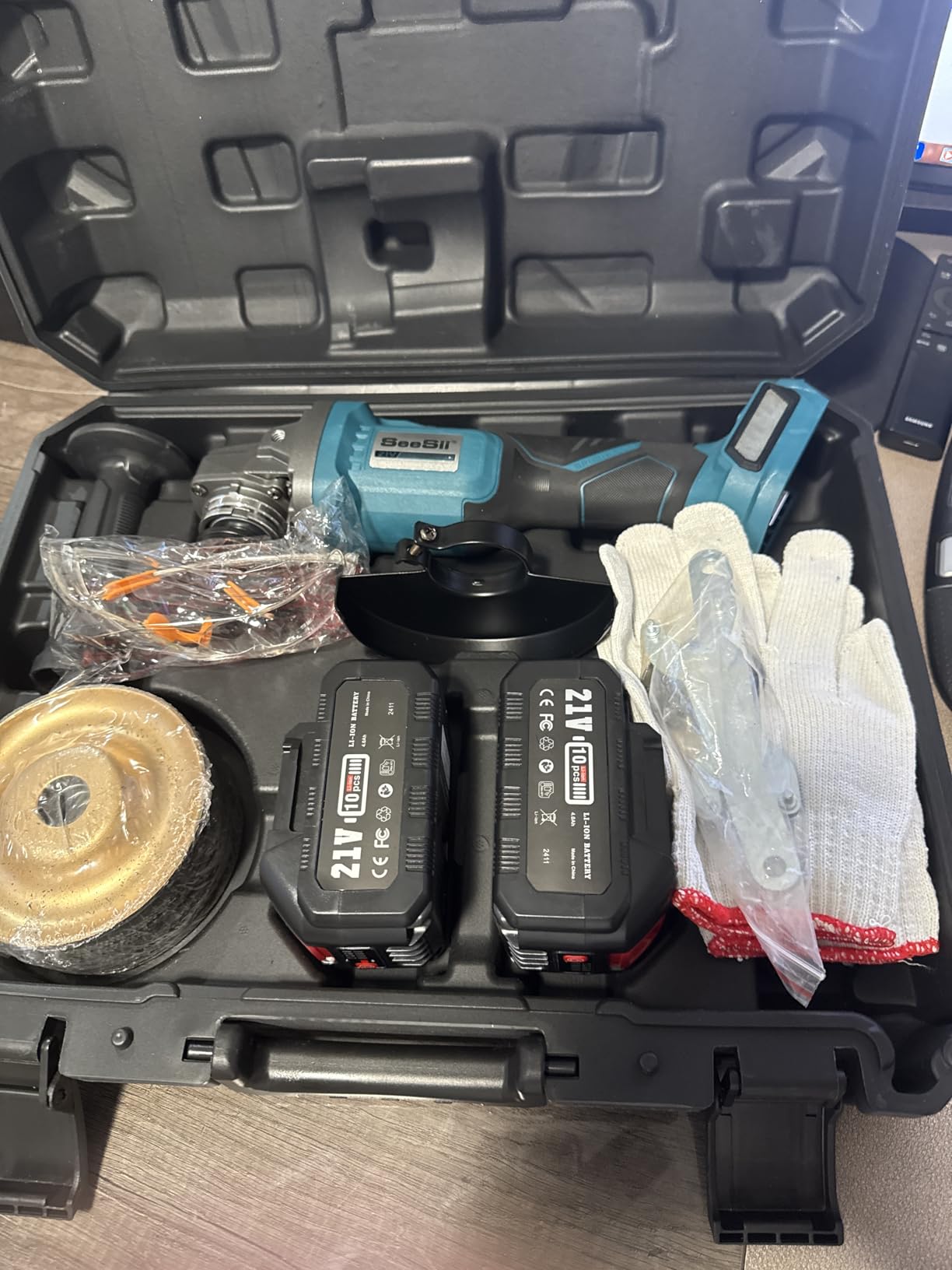 SEESII Cordless Angle Grinder 4-1/2 Inch, 21V Brushless Battery Grinder Tool with 2X 4.0Ah Batteries, 10000RPM for Metal Cutting, Grinding, Polishing, Rust Removal (Blue) customer photo 2