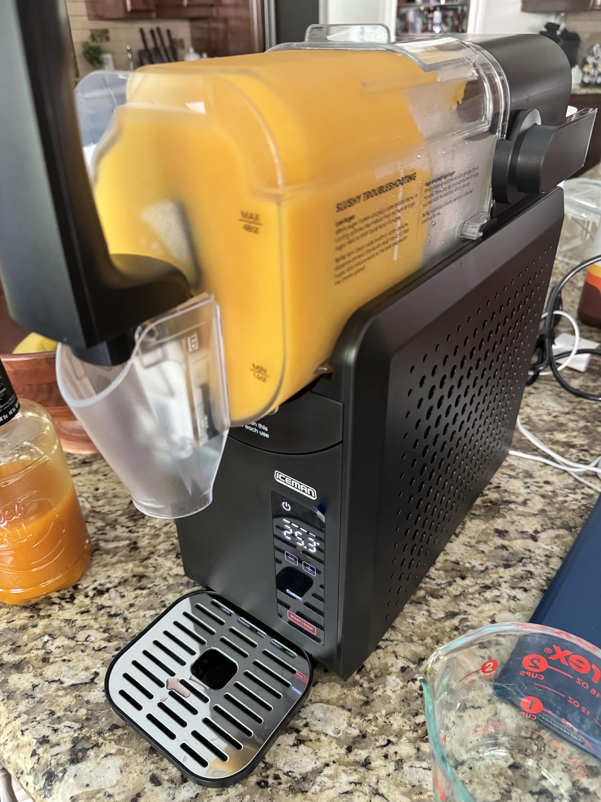 Iceman by Chefman Slush-Ease 68oz Slushie Machine, 48oz Liquid Capacity Frozen Drink Maker & Slushy Machine with 5 Presets and LED Display, Perfect for Frozen Margaritas, Frappes, Smoothies & Shakes customer photo 2