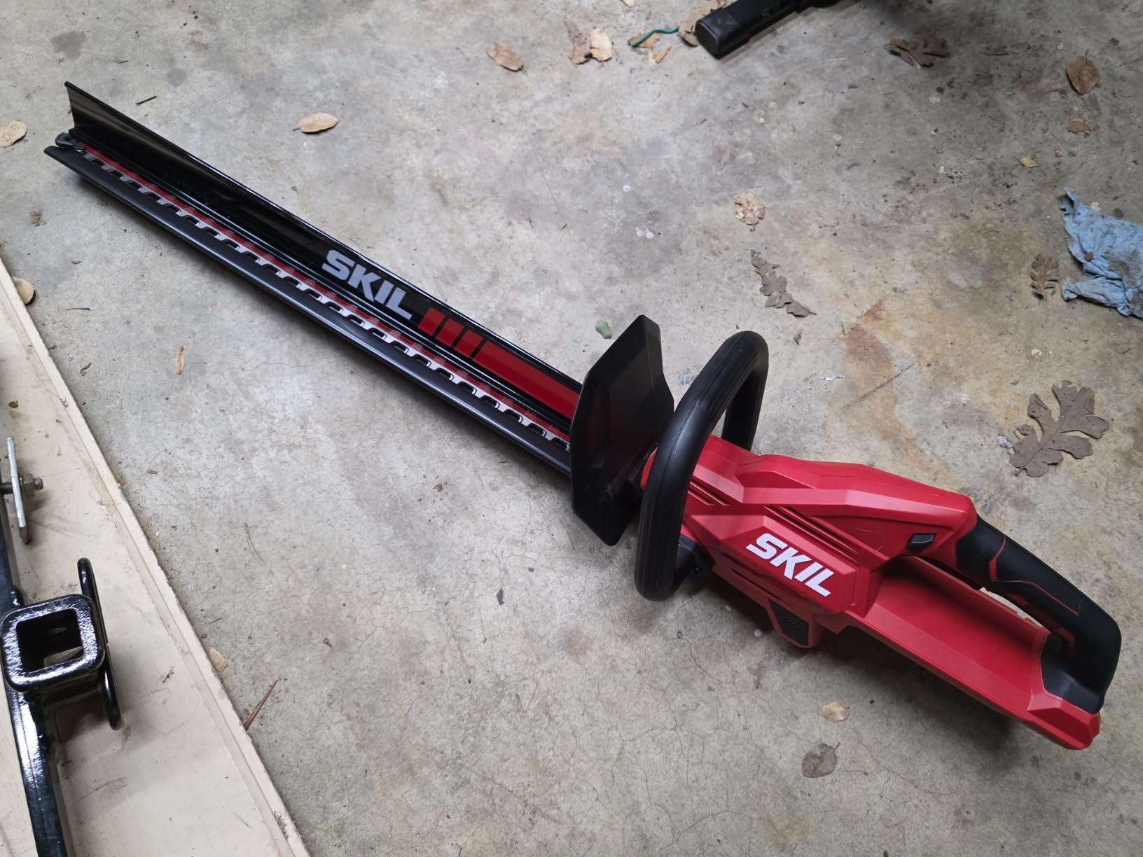 SKIL PWR CORE 40 Brushless 40V 24-Inch Hedge Trimmer Kit, Includes 2.0Ah Battery and 60W Charger - HT2400C-11 customer photo 1