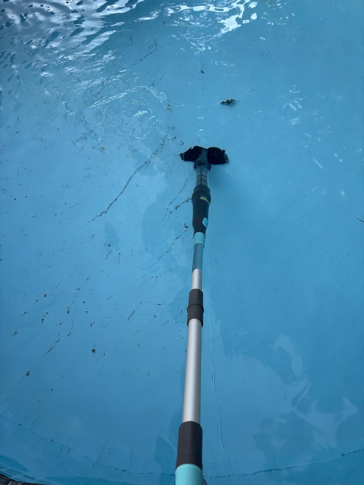 PoolMr Handheld Pool Vacuum for Above Ground Pool & Hot Tub Vacuum, with 2 Brush Heads, 90 Mins Running Time, 13.2 Gallons/Min Powerful Suction, Ideal for Cleaning Debris and Sand Underwater, Black customer photo 1