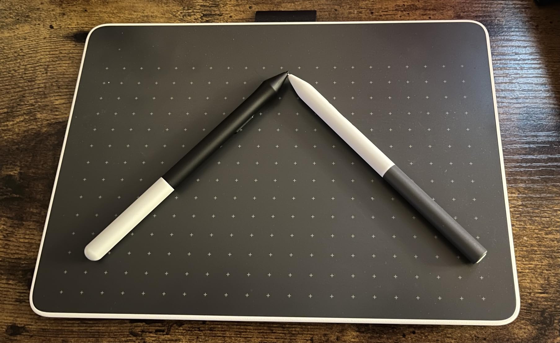 Wacom One 14, Drawing Tablet with IPS Full HD Laminated Screen & Pen | Pen display for beginners and students learning digital art, animation & graphic design on Windows, Mac & Chromebook customer photo 2