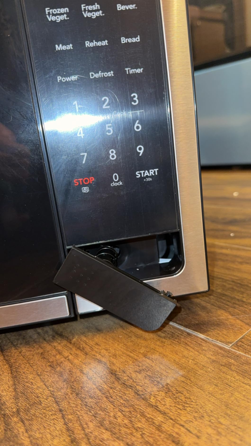 FRIGIDAIRE Stainless Steel Microwave Oven, Multi Function, Programmable, 1.5 Cu Ft customer photo 2