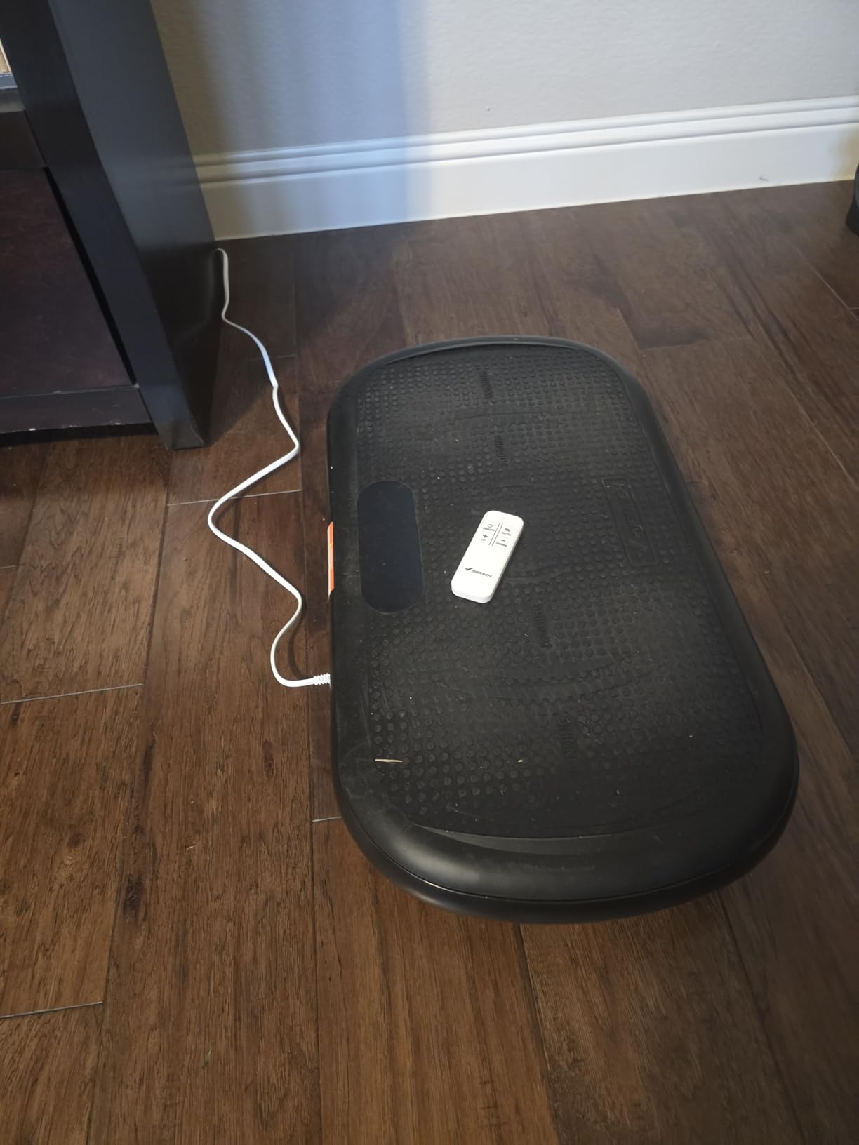 Merach CV40 Curved Vibration Plate Exercise Machine with 440lbs Capacity | 200W Powerful Motor, 13mm Amplitude, Bluetooth, Silicone Pedal, Resistance Band customer photo 1