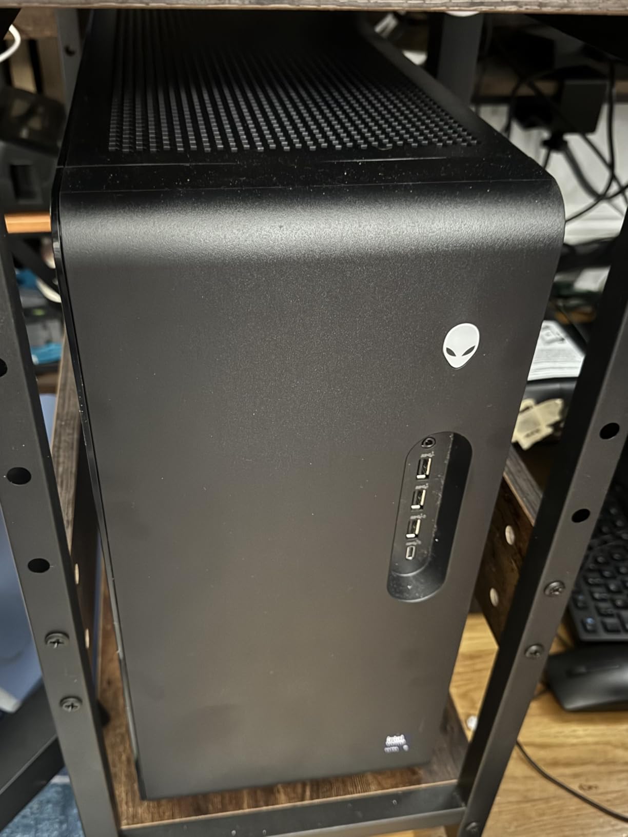 Alienware Aurora Gaming Desktop ACT1250 - Intel Core Ultra 9 285 Processor, Liquid Cooled, NVIDIA GeForce RTX 5080, 32GB DDR5 RAM, 1TB SSD, 1000W Platinum Rated PSU, Windows 11 Home - Clear Panel customer photo 1