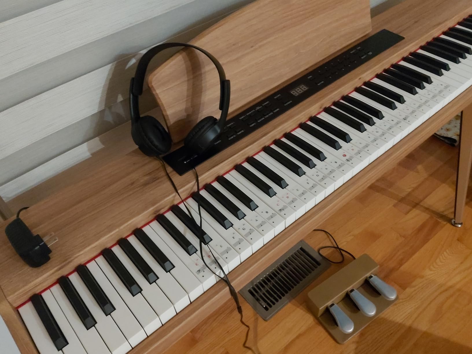 Ktaxon 88 Key Keyboard Piano Set, Full Size Digital Piano Keyboard-Black | Multi-Adjustable Height Bench, Powerful Functional Panel, Professional 3 Pedal Unit and Dual Mode Connectivity for Beginners customer photo 1
