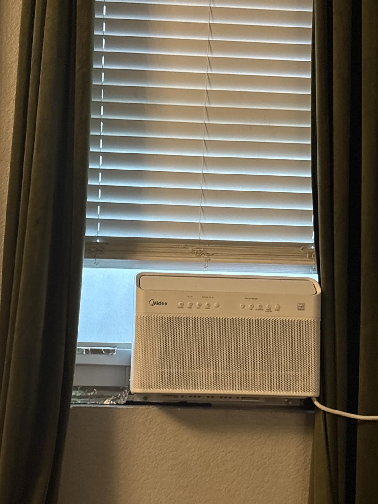 Midea 10,000 BTU U Shaped Smart Inverter Window Air Conditioner - Cools 450 Sq Ft, Ultra Quiet with Open Window Flexibility - Alexa/Google Assistant Compatible - 35% Energy Savings, Remote (Updated) customer photo 2