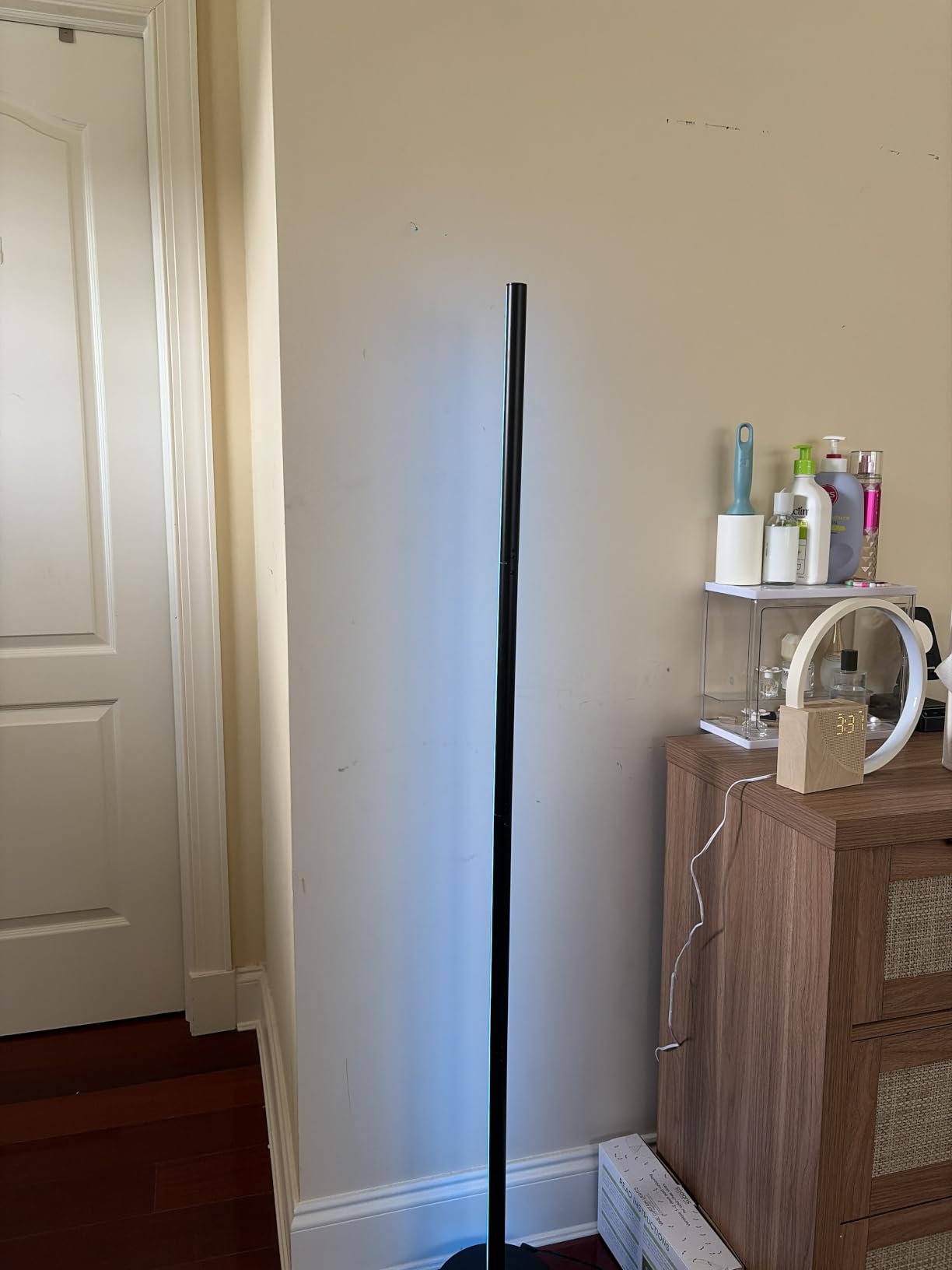 Corner Floor Lamp, RGBICW LED Corner Lamp with 1300lm Smart Modern Floor Lamp, App & Remote Control, Music Sync, Color Changing Standing Lamp for Gaming Rooms customer photo 1