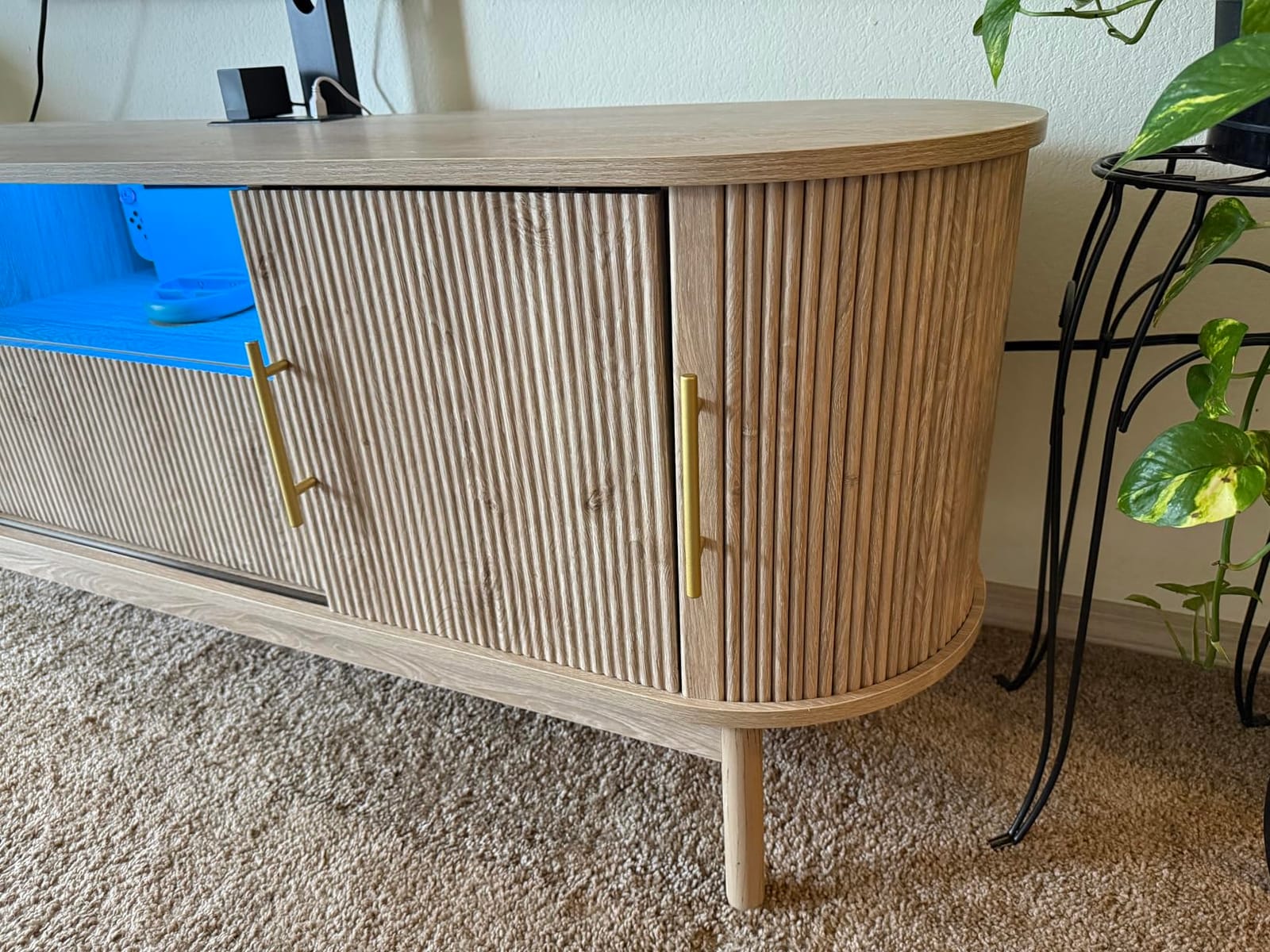 YITAHOME Fluted TV Stand with Mount & Power Outlet for 32