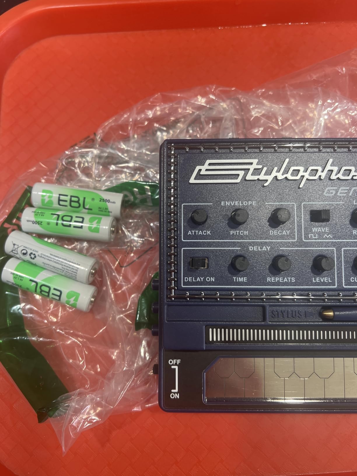Stylophone GENX-2 Portable Analogue Synthesizer with Built-in Speaker, LFO, Filter, Analogue Delay and CV/Gate Output customer photo 1