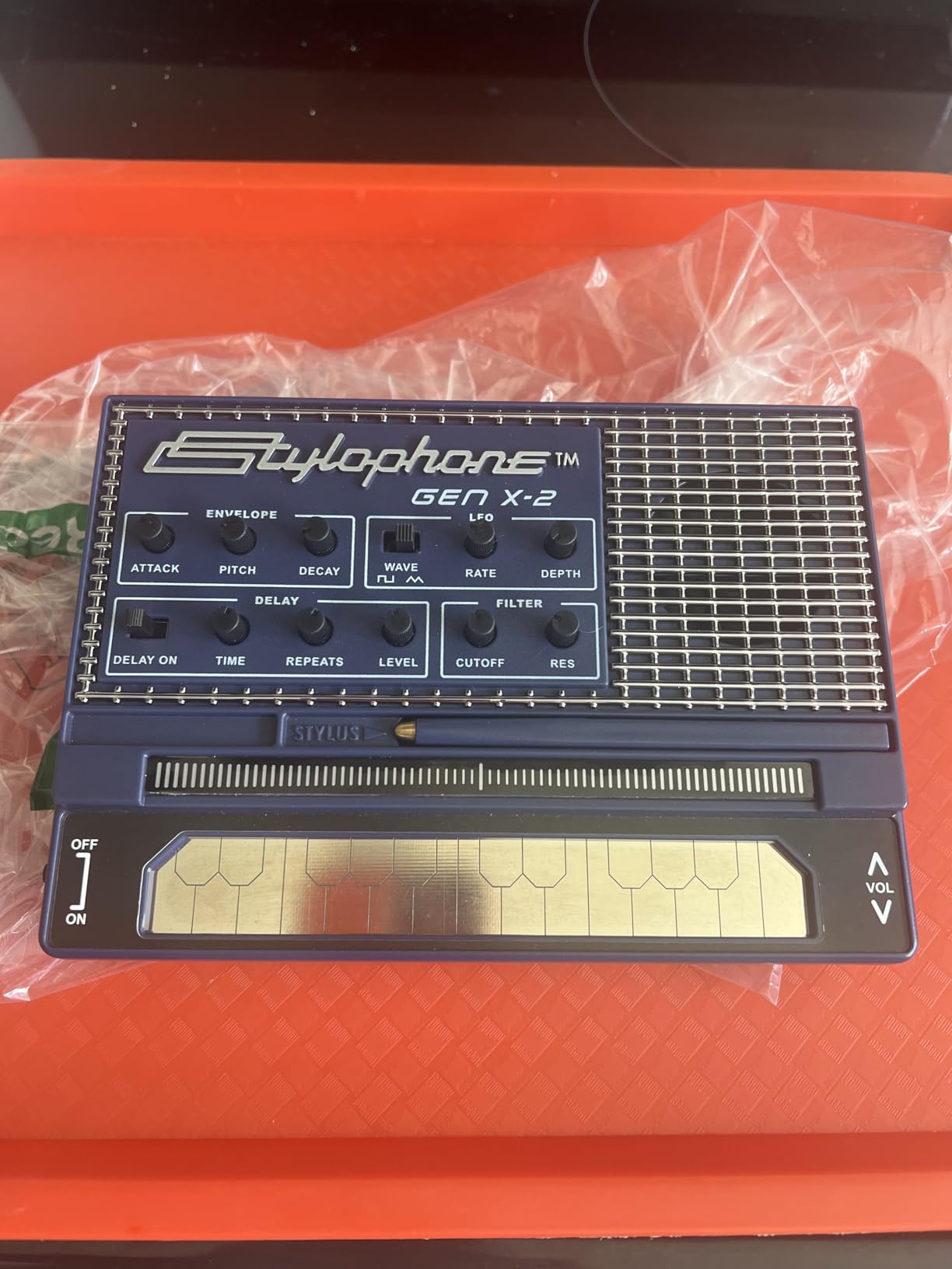 Stylophone GENX-2 Portable Analogue Synthesizer with Built-in Speaker, LFO, Filter, Analogue Delay and CV/Gate Output customer photo 2
